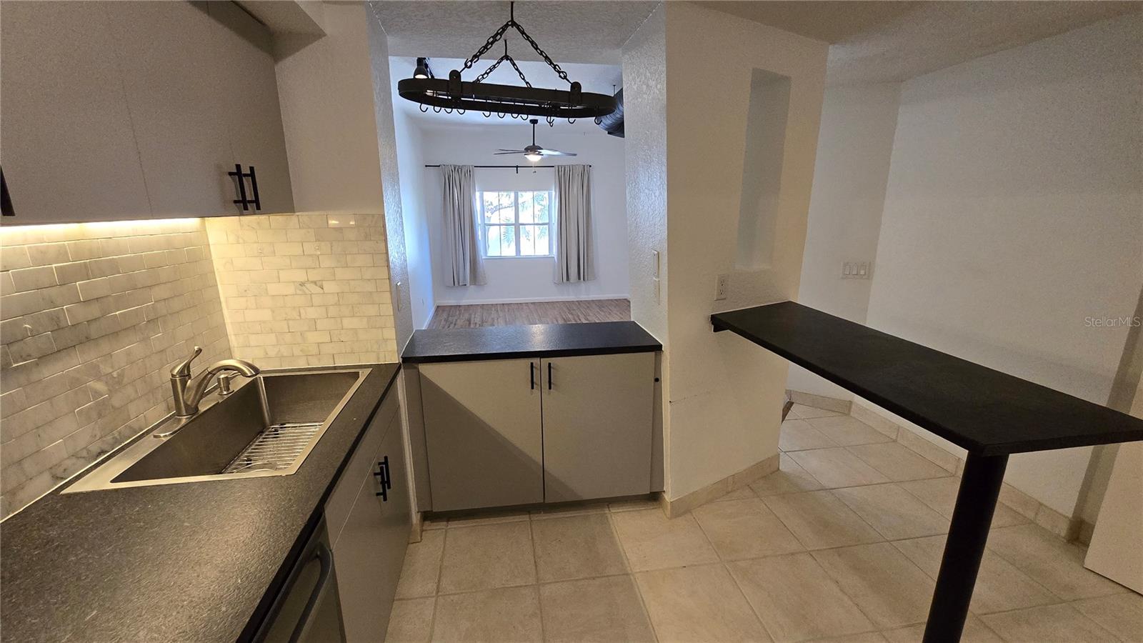 Image 8 of 54 For 520 Armenia Avenue 1238