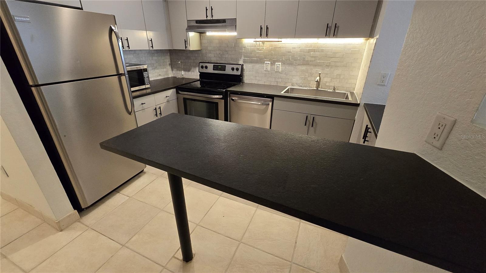 Image 9 of 54 For 520 Armenia Avenue 1238