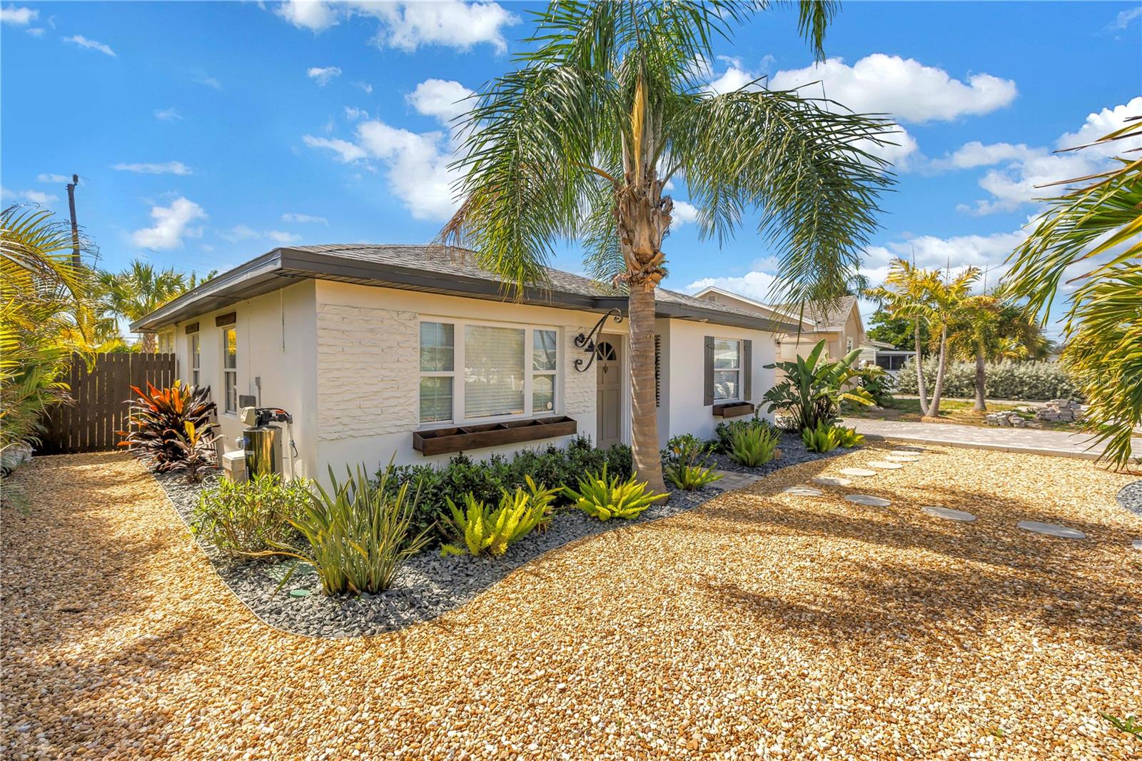 Image 27 of 33 For 14066 Marguerite Drive