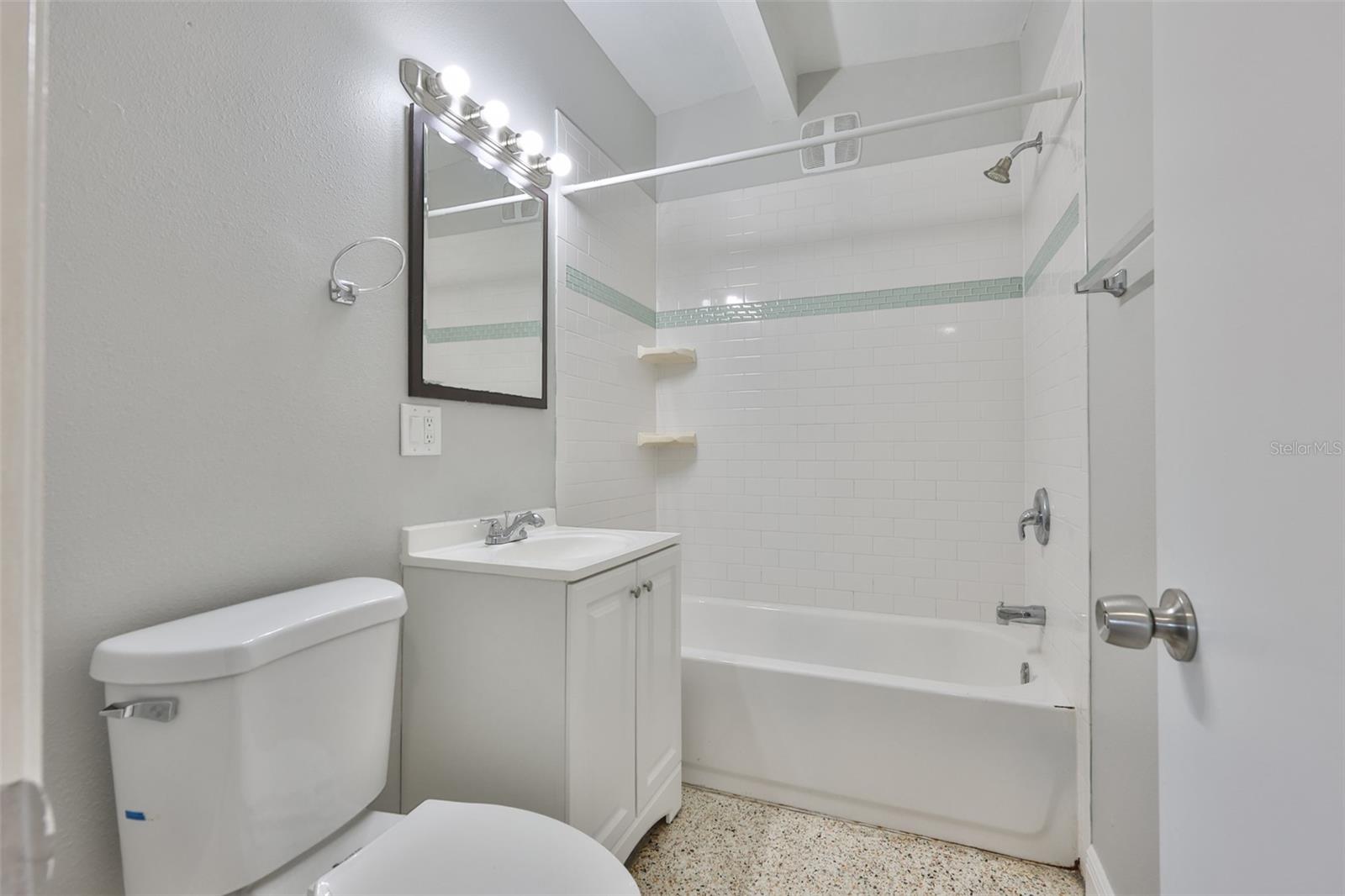 Image 16 of 33 For 5620 Harding Boulevard Ne