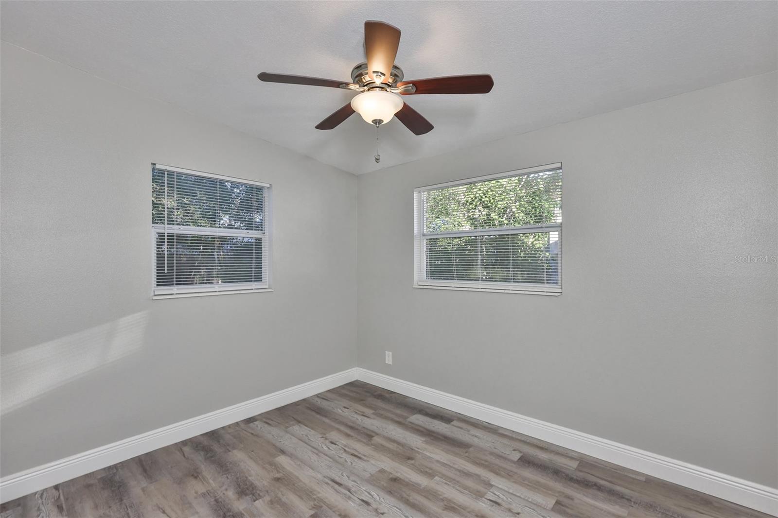 Image 17 of 33 For 5620 Harding Boulevard Ne