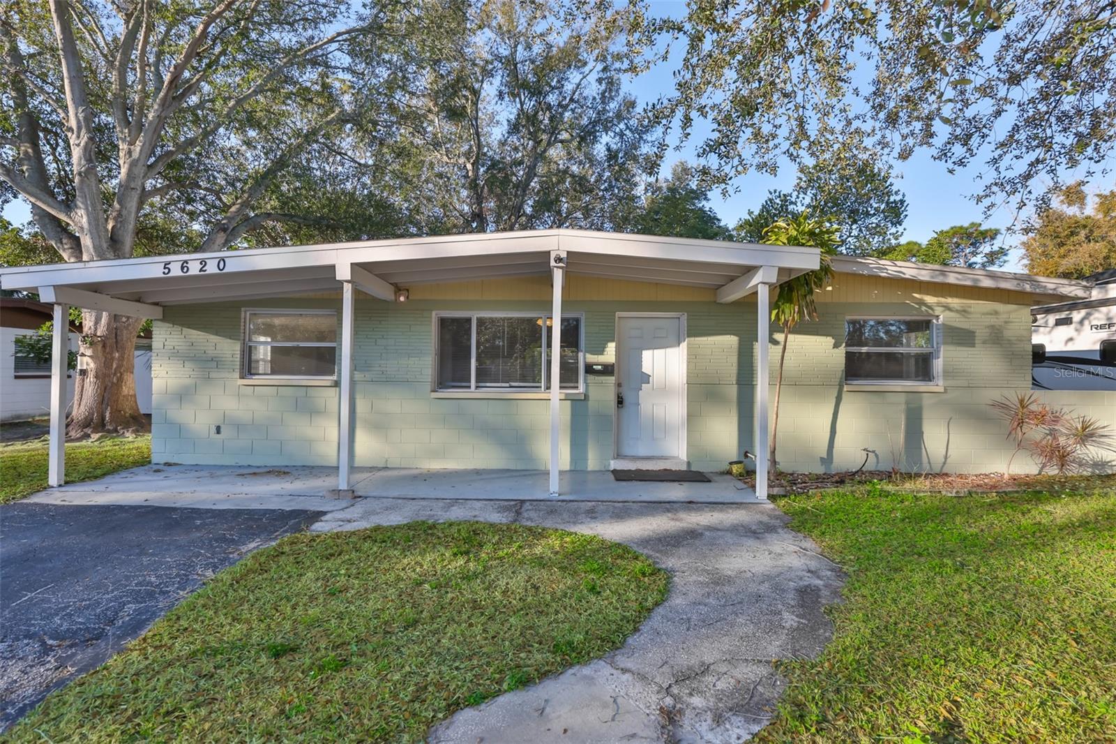 Image 2 of 33 For 5620 Harding Boulevard Ne