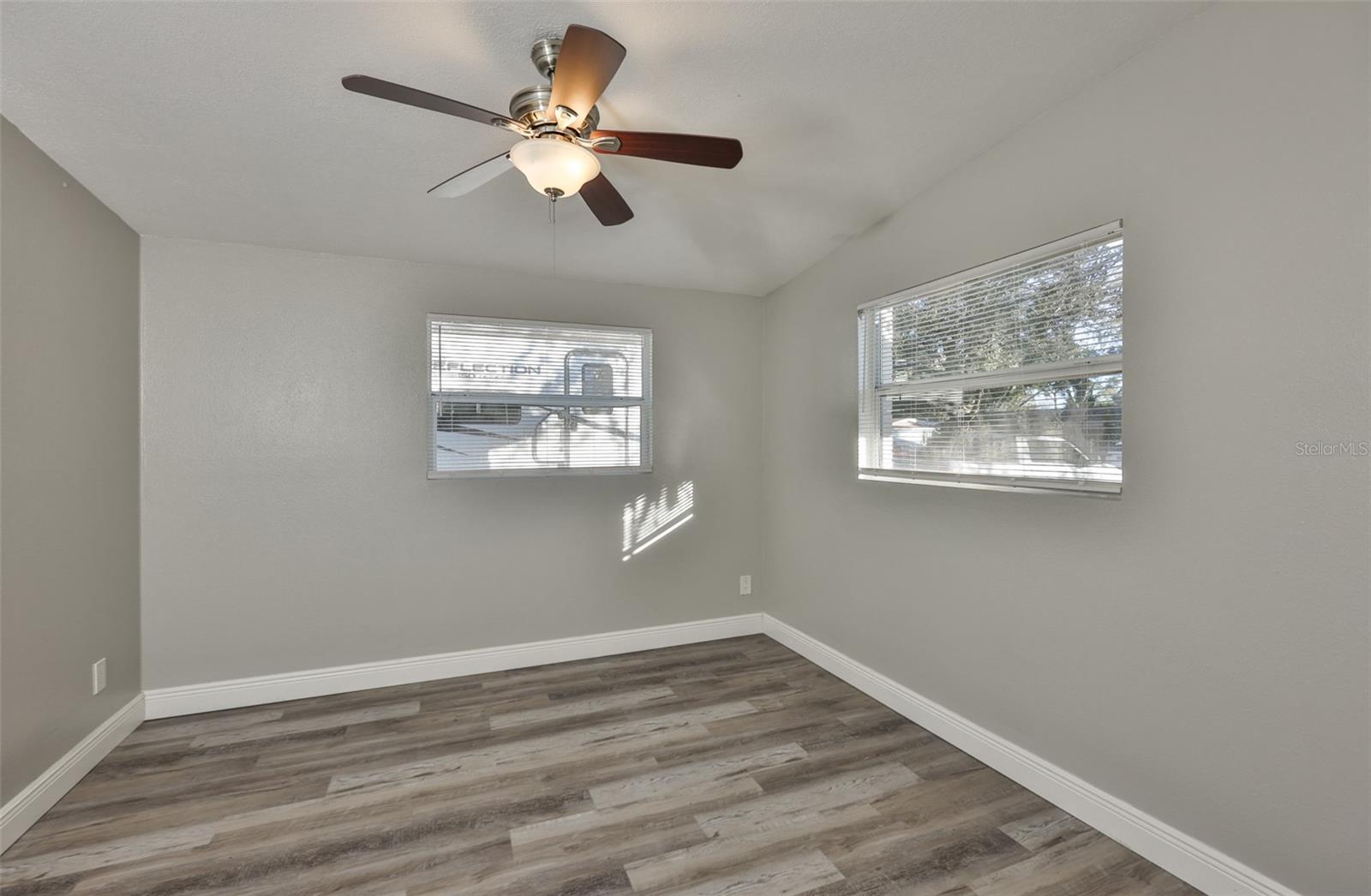 Image 21 of 33 For 5620 Harding Boulevard Ne