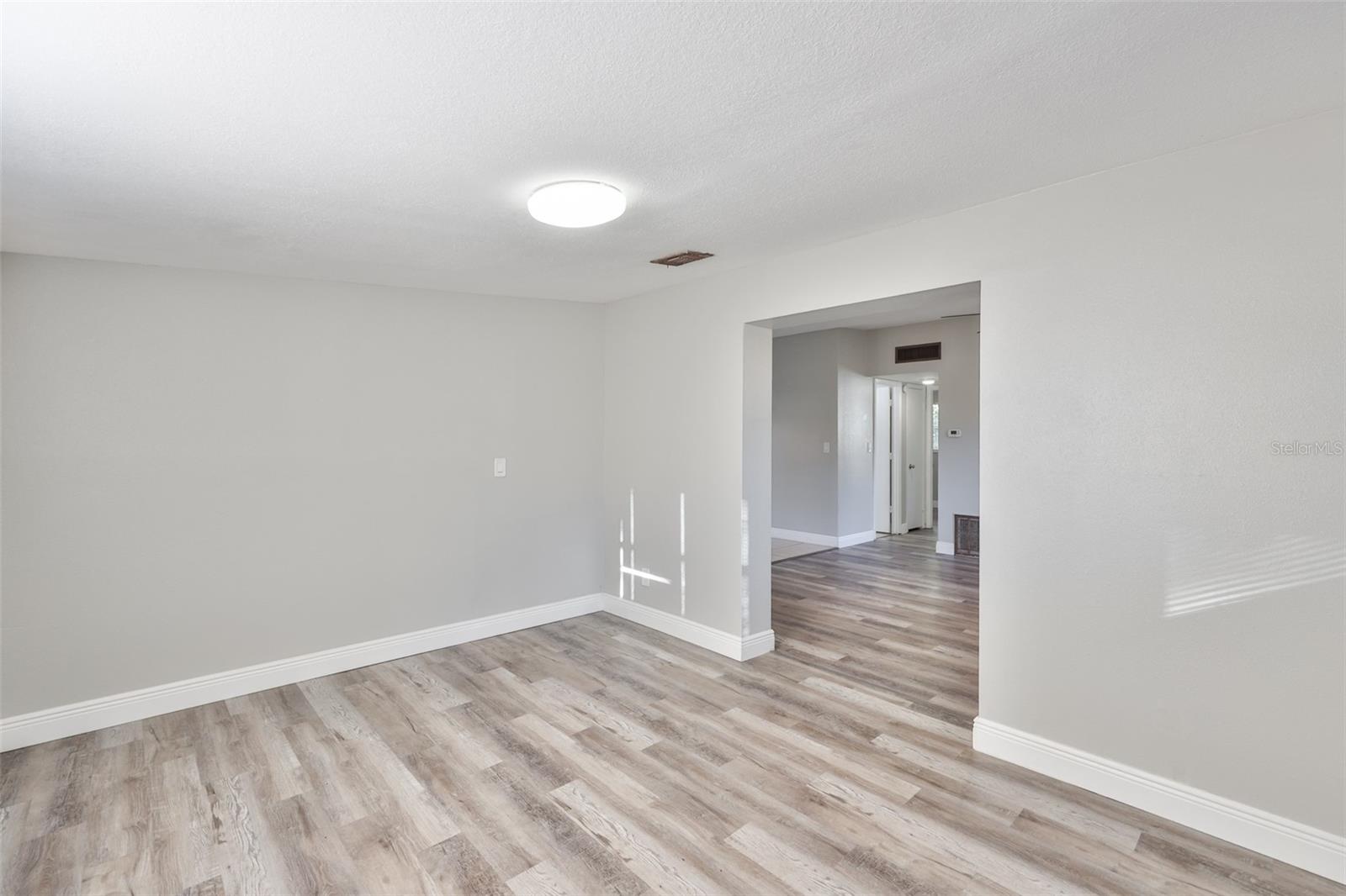 Image 9 of 33 For 5620 Harding Boulevard Ne