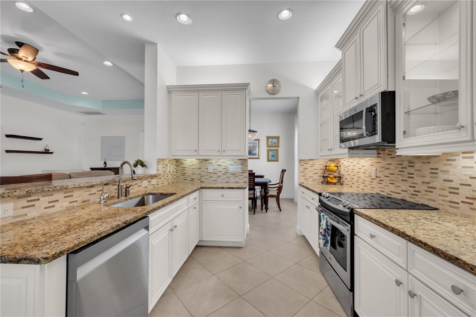 Listing photo id 14 for 16133 Coquina Bay Lane