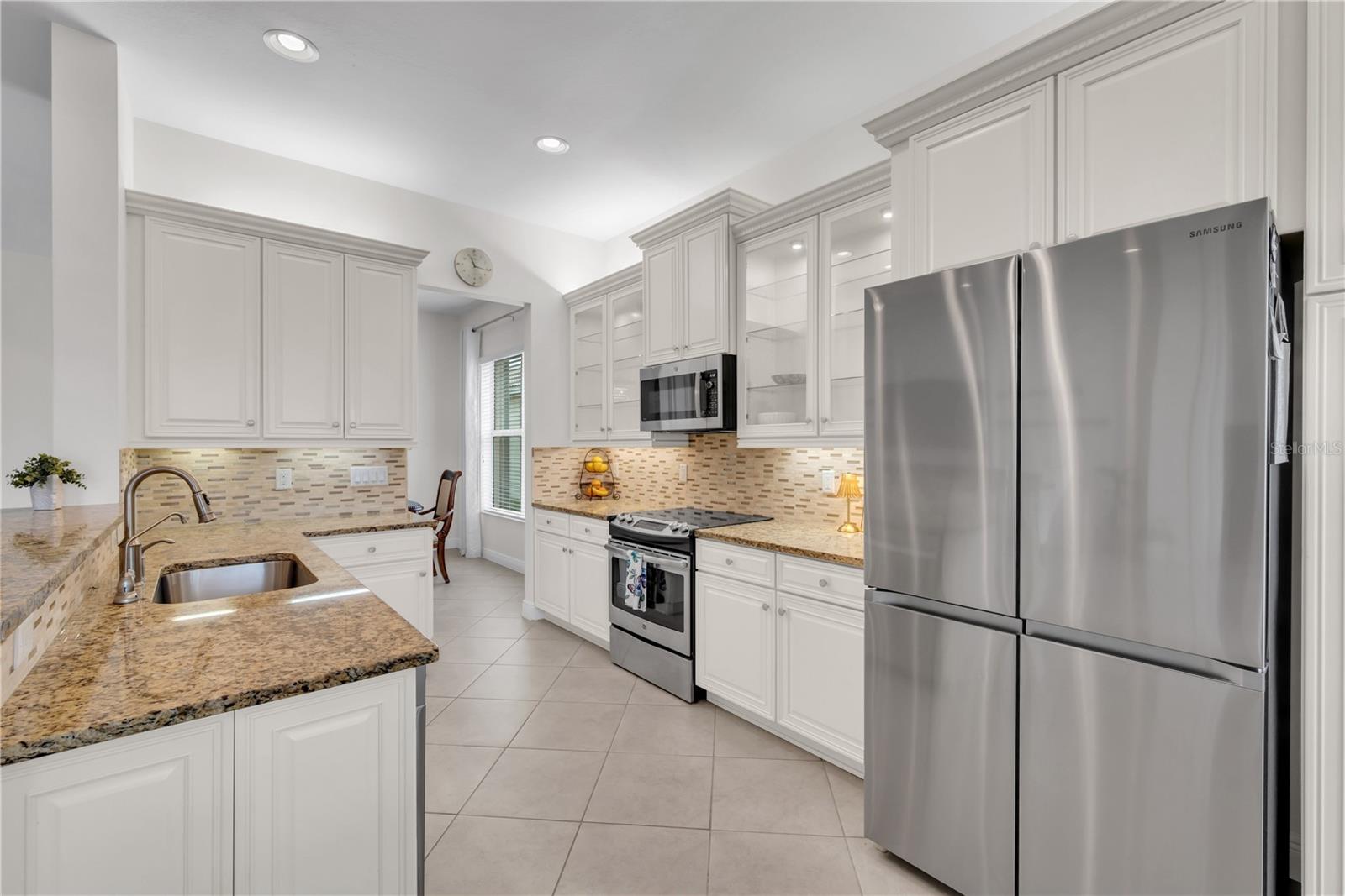 Listing photo id 15 for 16133 Coquina Bay Lane