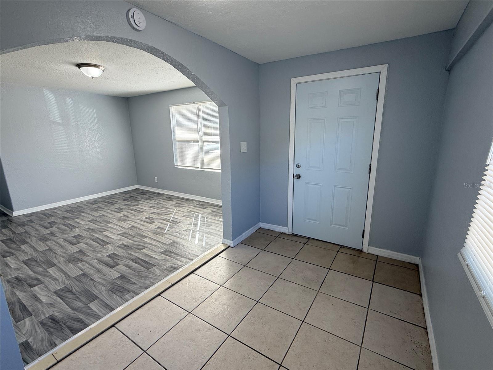 Image 2 of 11 For 226 Avenue S Ne