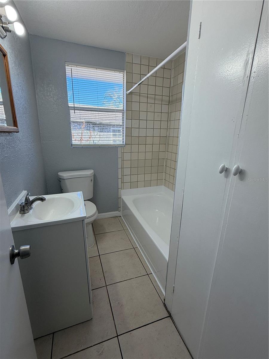 Image 8 of 11 For 226 Avenue S Ne