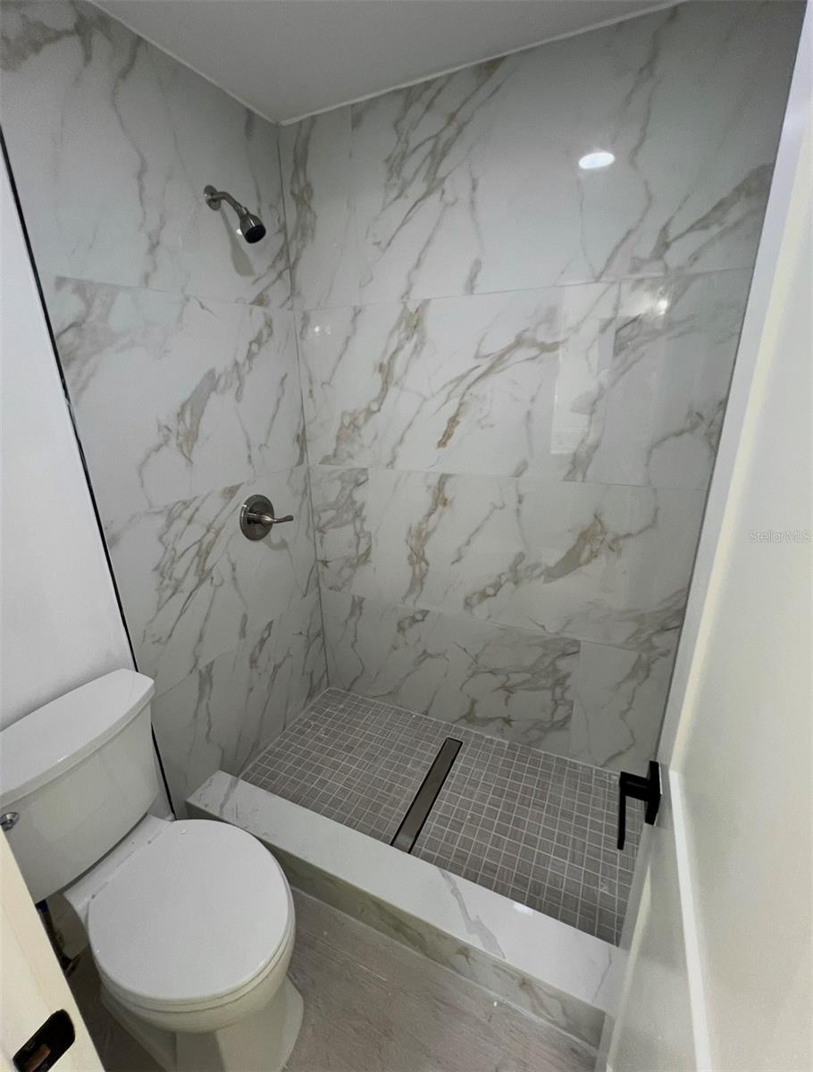 Listing photo id 8 for 12824 Dunhill Drive