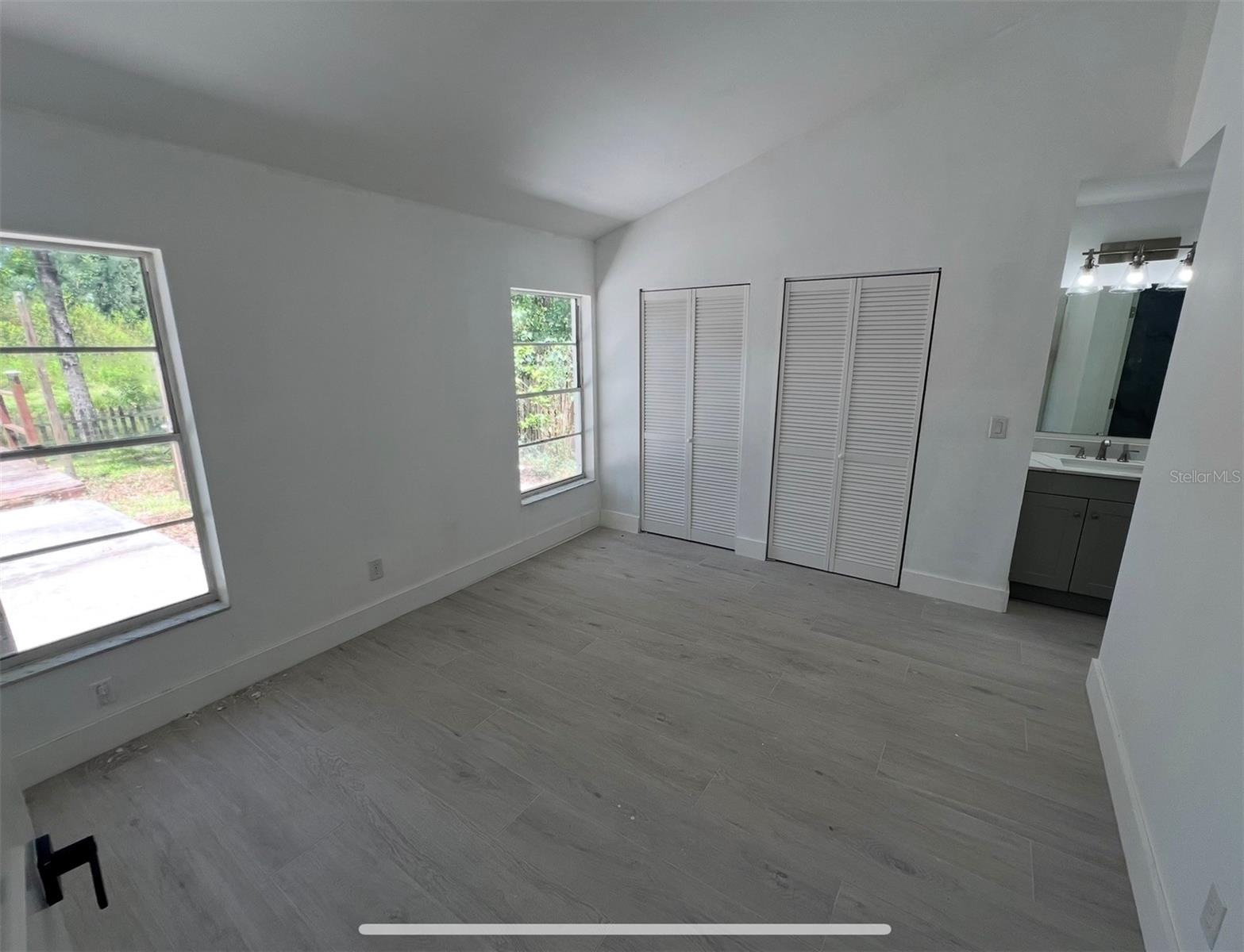 Listing photo id 9 for 12824 Dunhill Drive