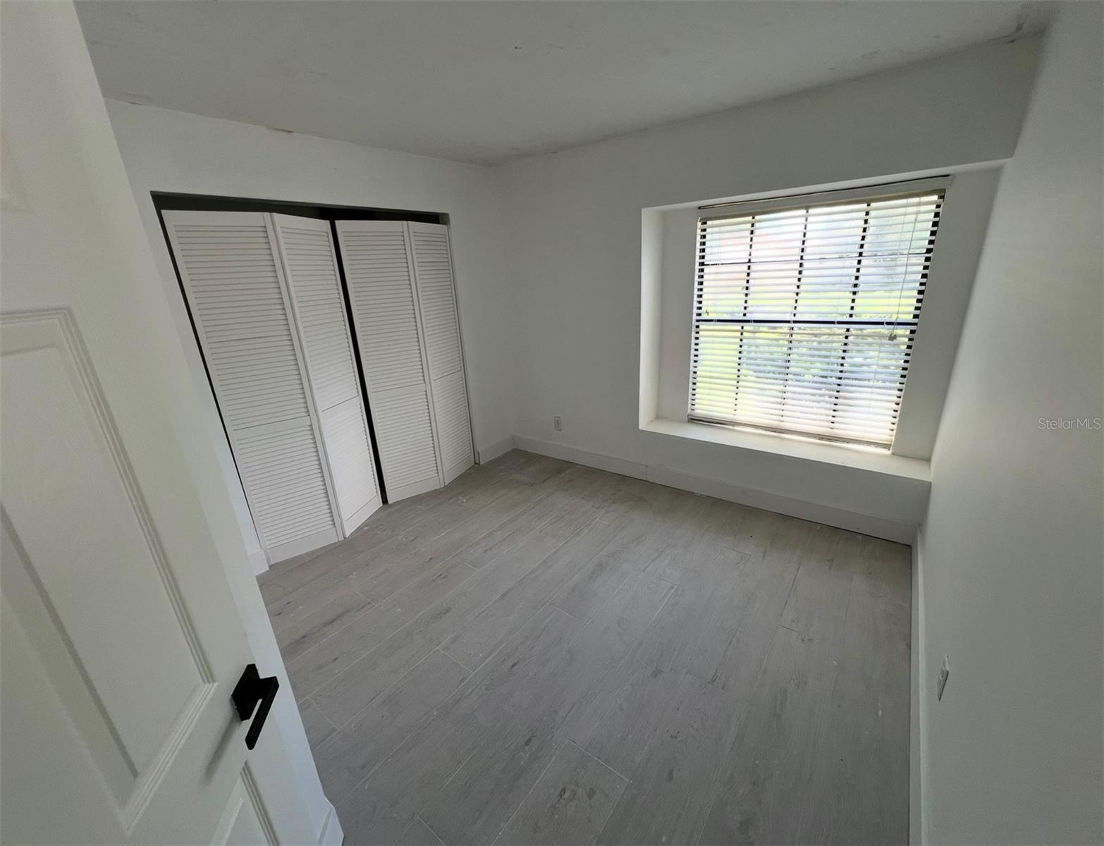 Listing photo id 11 for 12824 Dunhill Drive