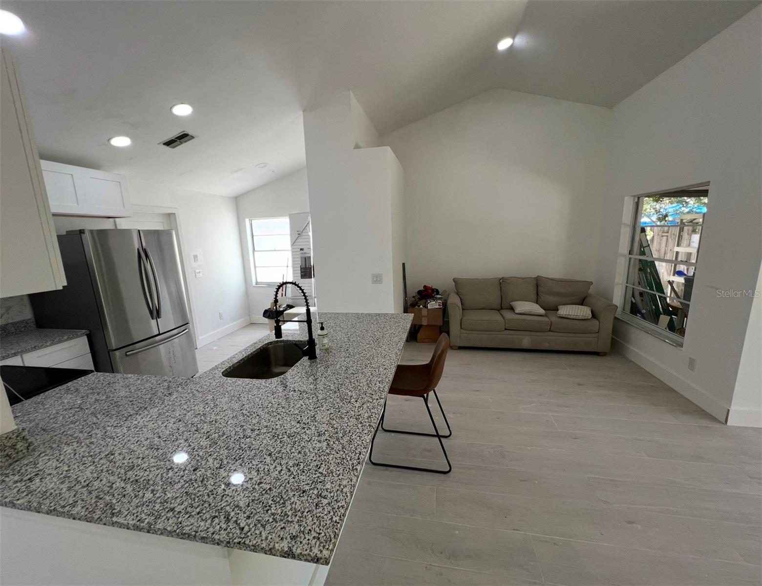 Listing photo id 2 for 12824 Dunhill Drive