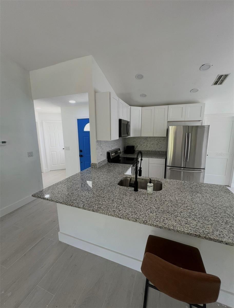 Listing photo id 5 for 12824 Dunhill Drive