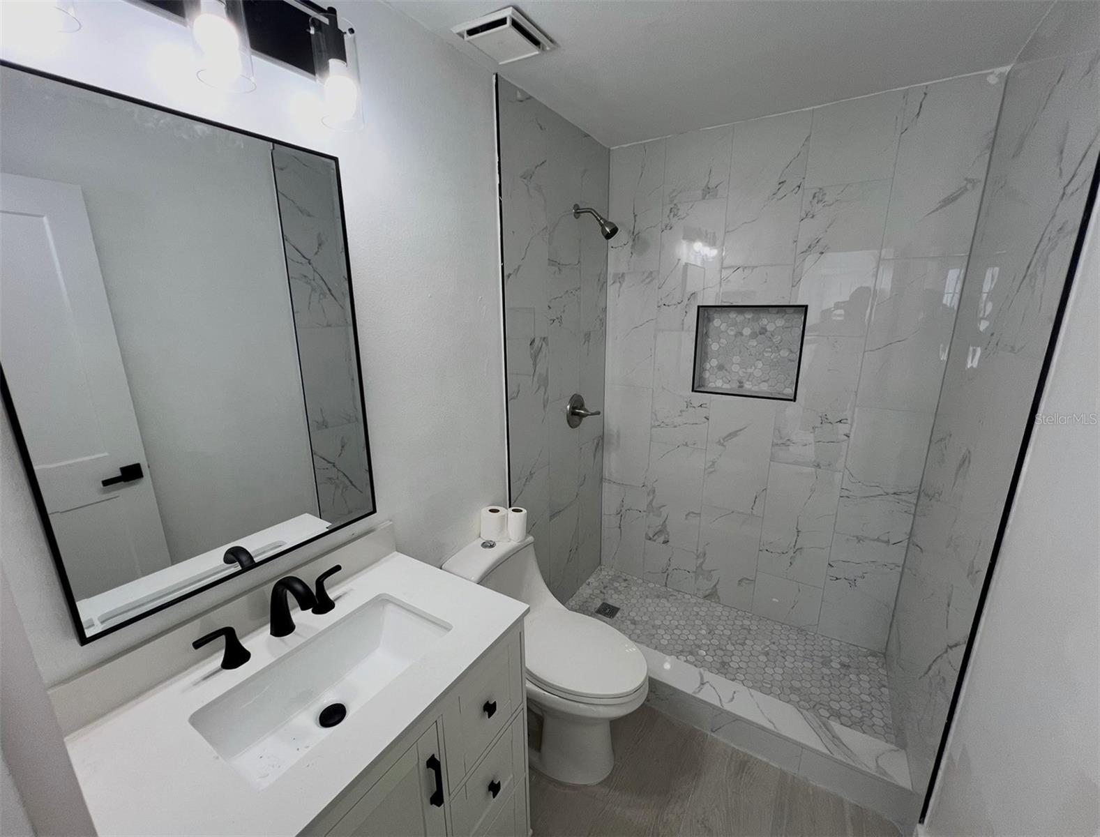 Listing photo id 6 for 12824 Dunhill Drive