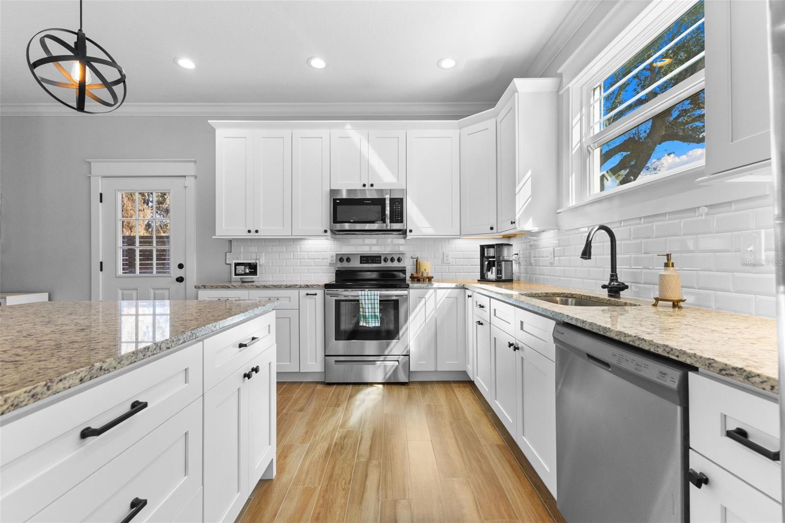 Image 23 of 67 For 1506 Knollwood Street