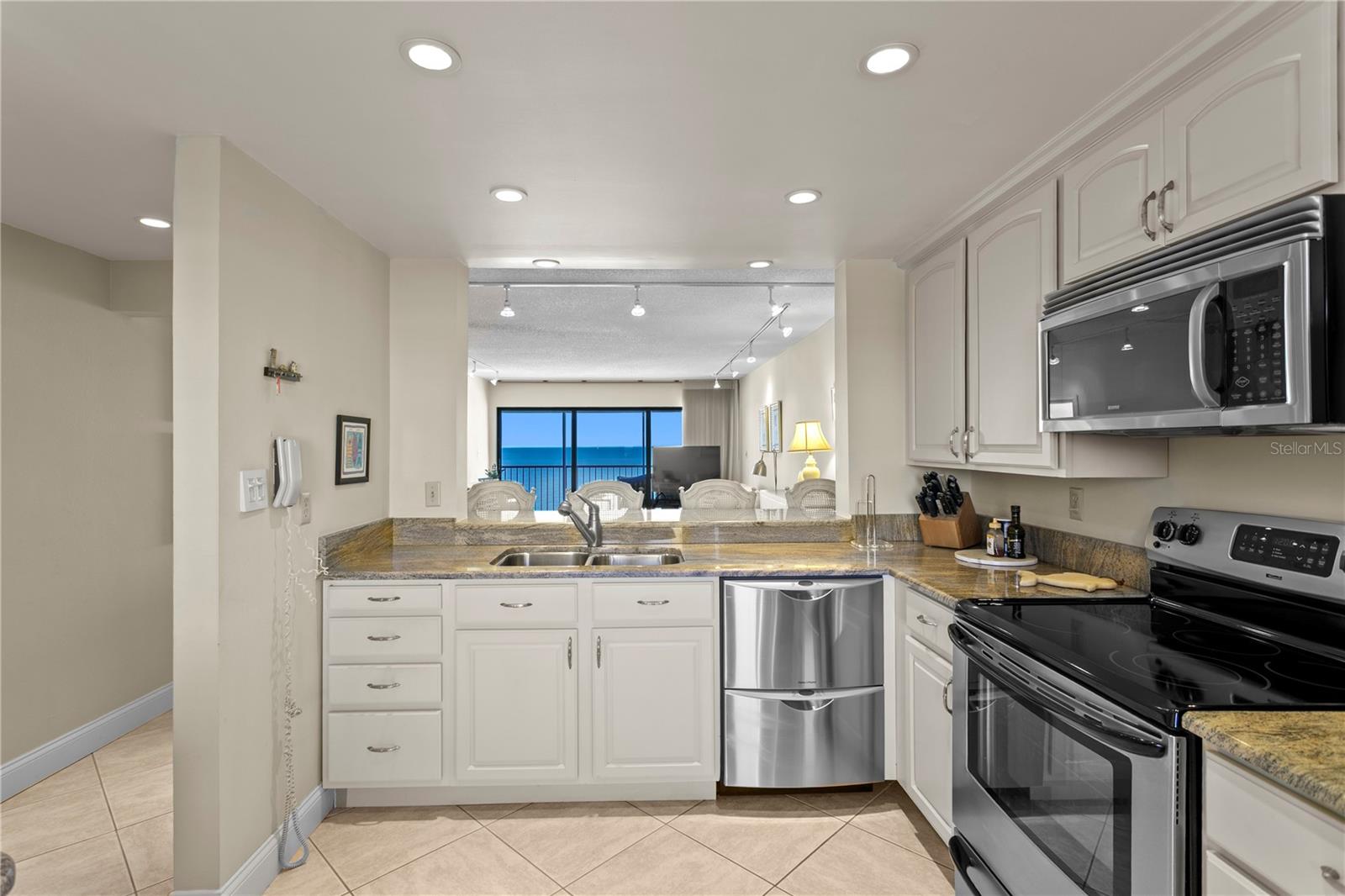 Image 15 of 57 For 14950 Gulf Boulevard 906