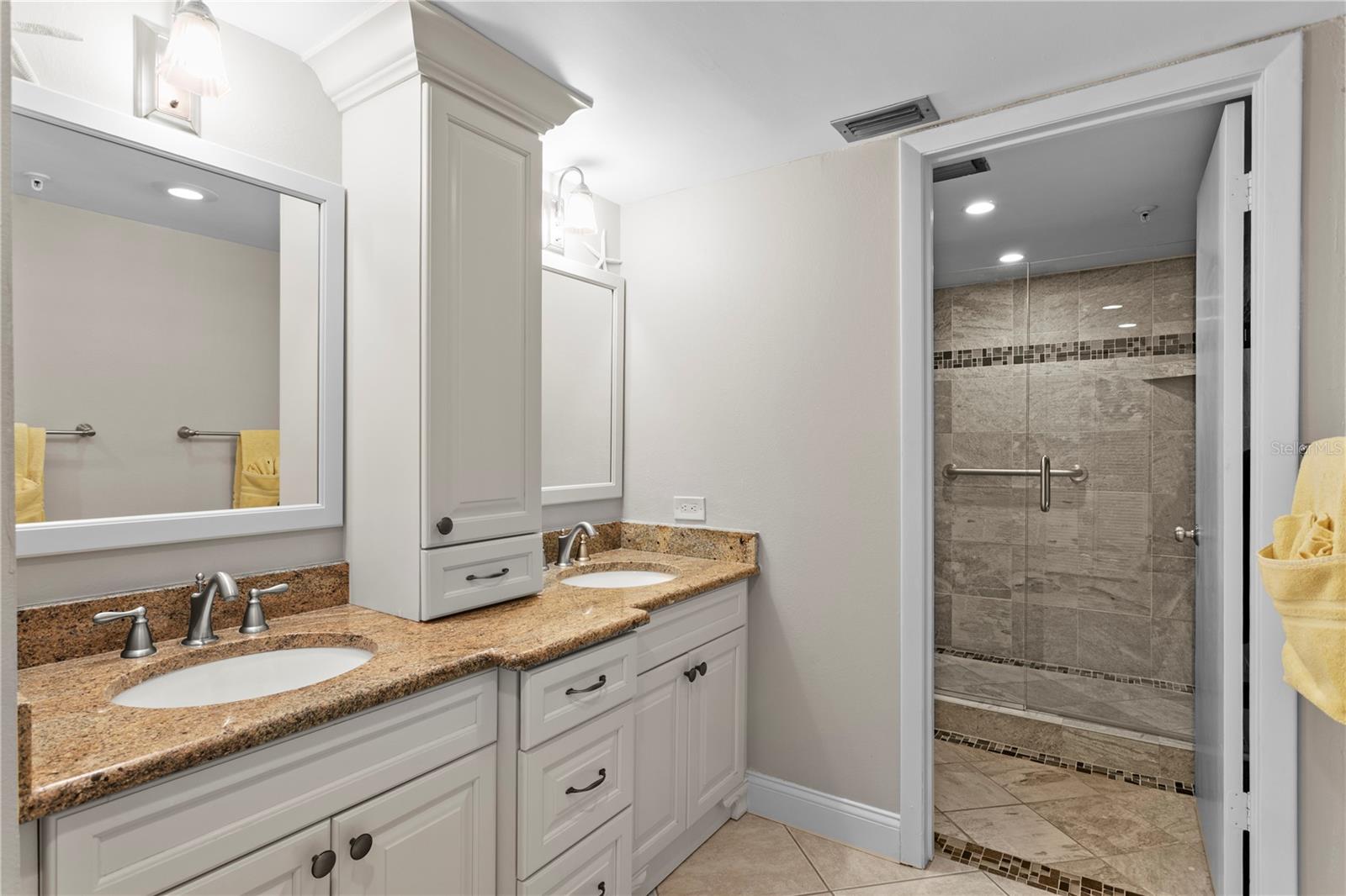 Image 24 of 57 For 14950 Gulf Boulevard 906