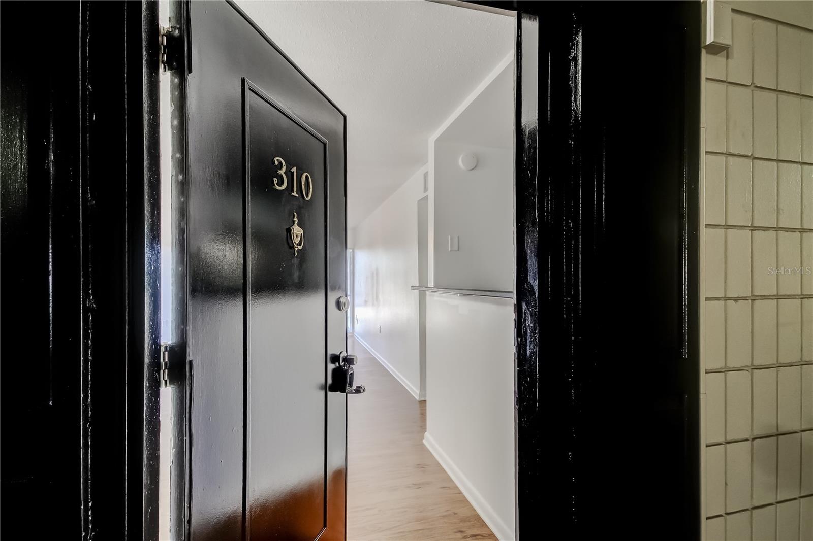 Image 3 of 15 For 2302 S Manhatan Avenue 310