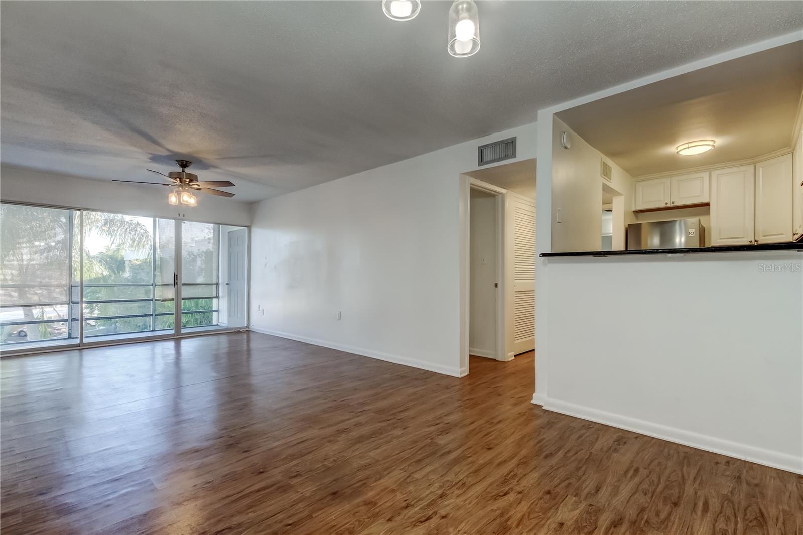 Image 4 of 15 For 2302 S Manhatan Avenue 310