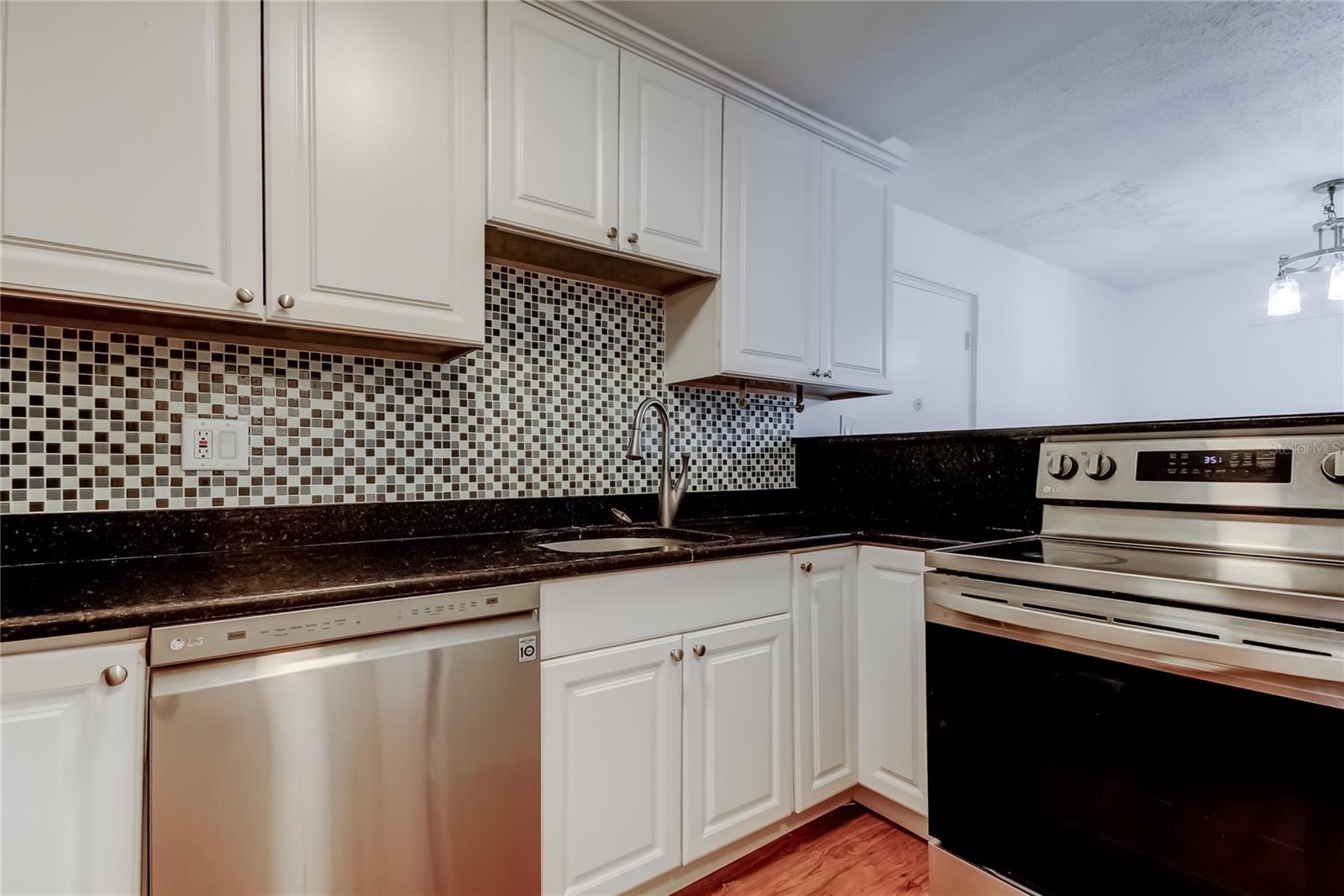 Image 7 of 15 For 2302 S Manhatan Avenue 310