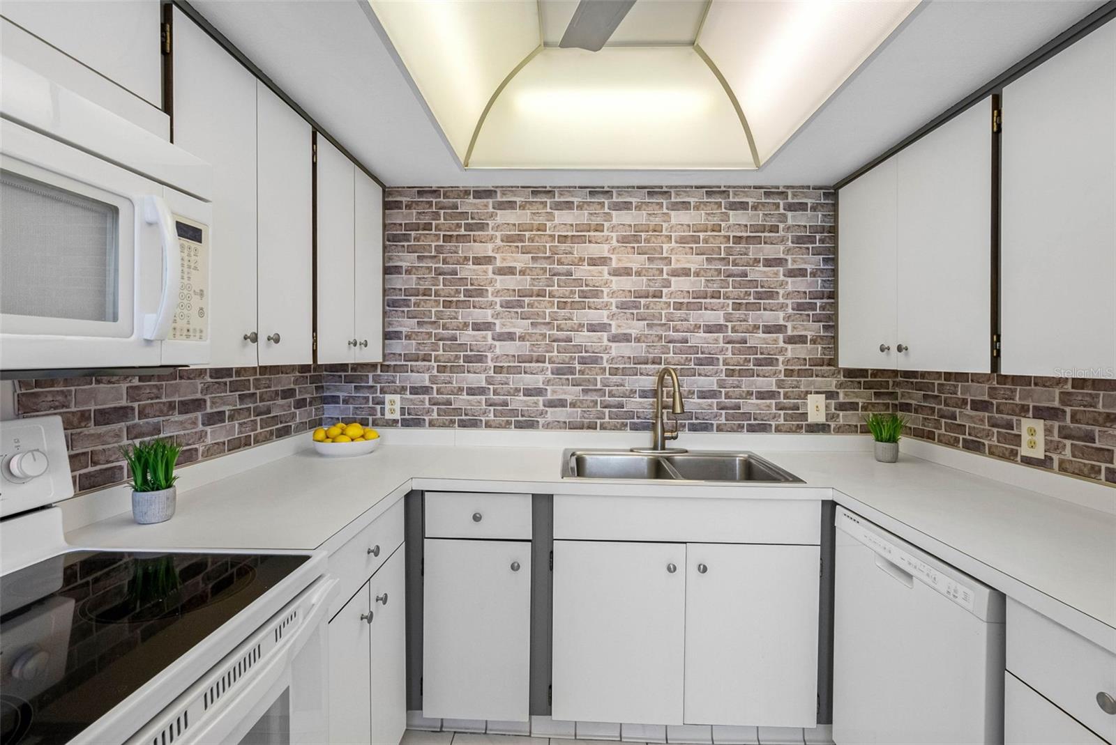 Image 14 of 47 For 220 Belleview Boulevard 310