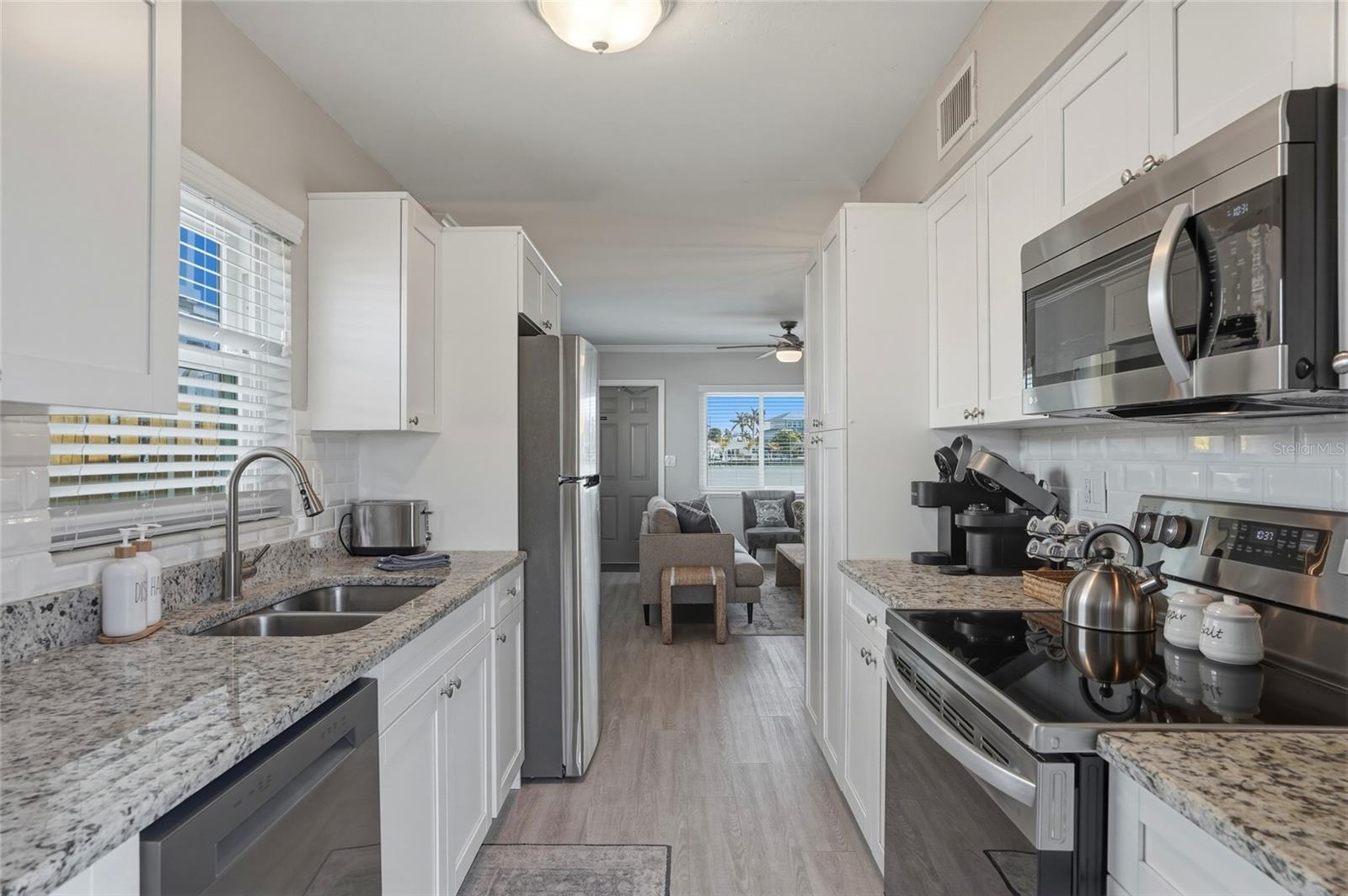 Listing photo id 11 for 2605 Bay Boulevard