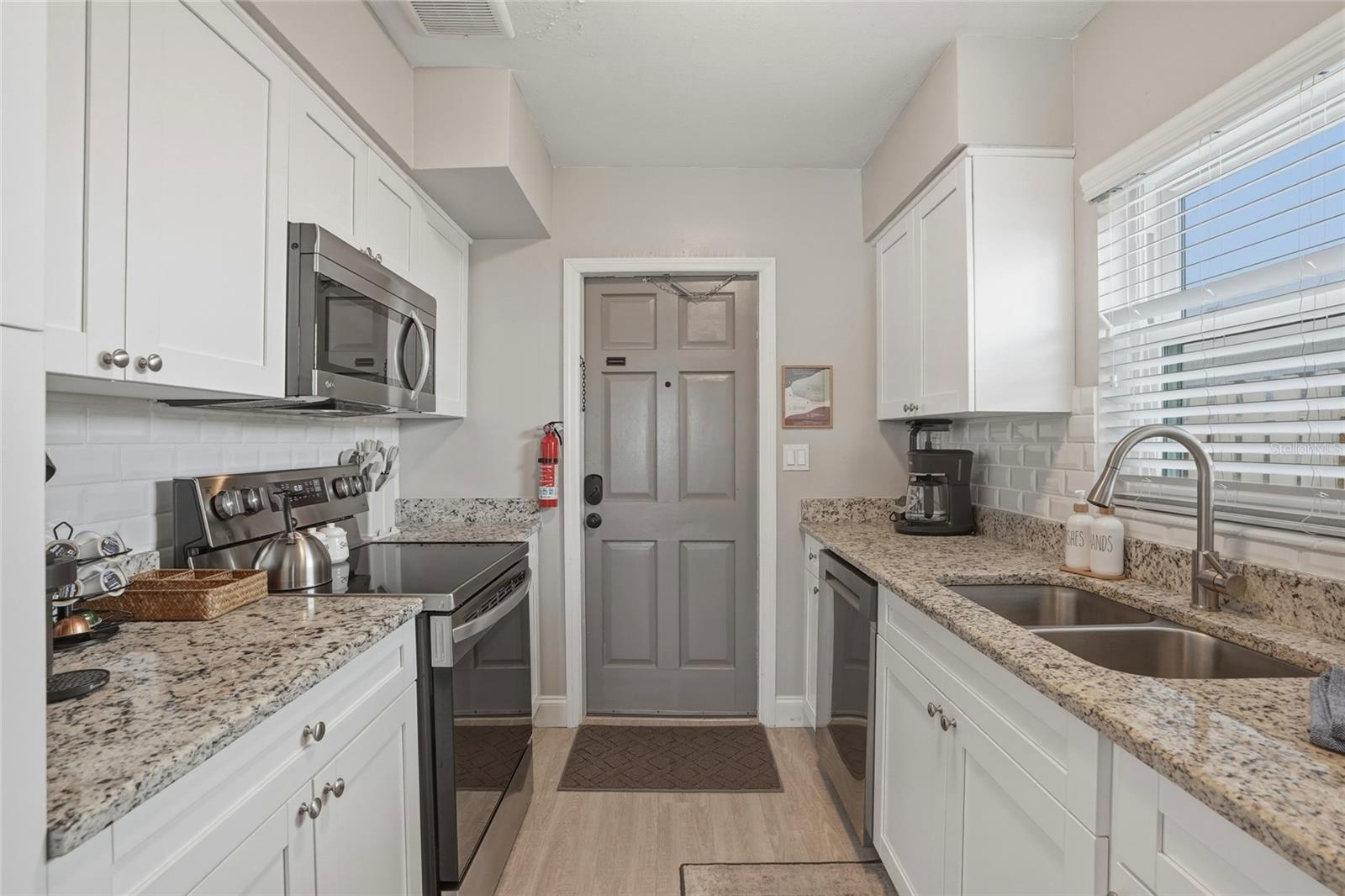 Listing photo id 13 for 2605 Bay Boulevard