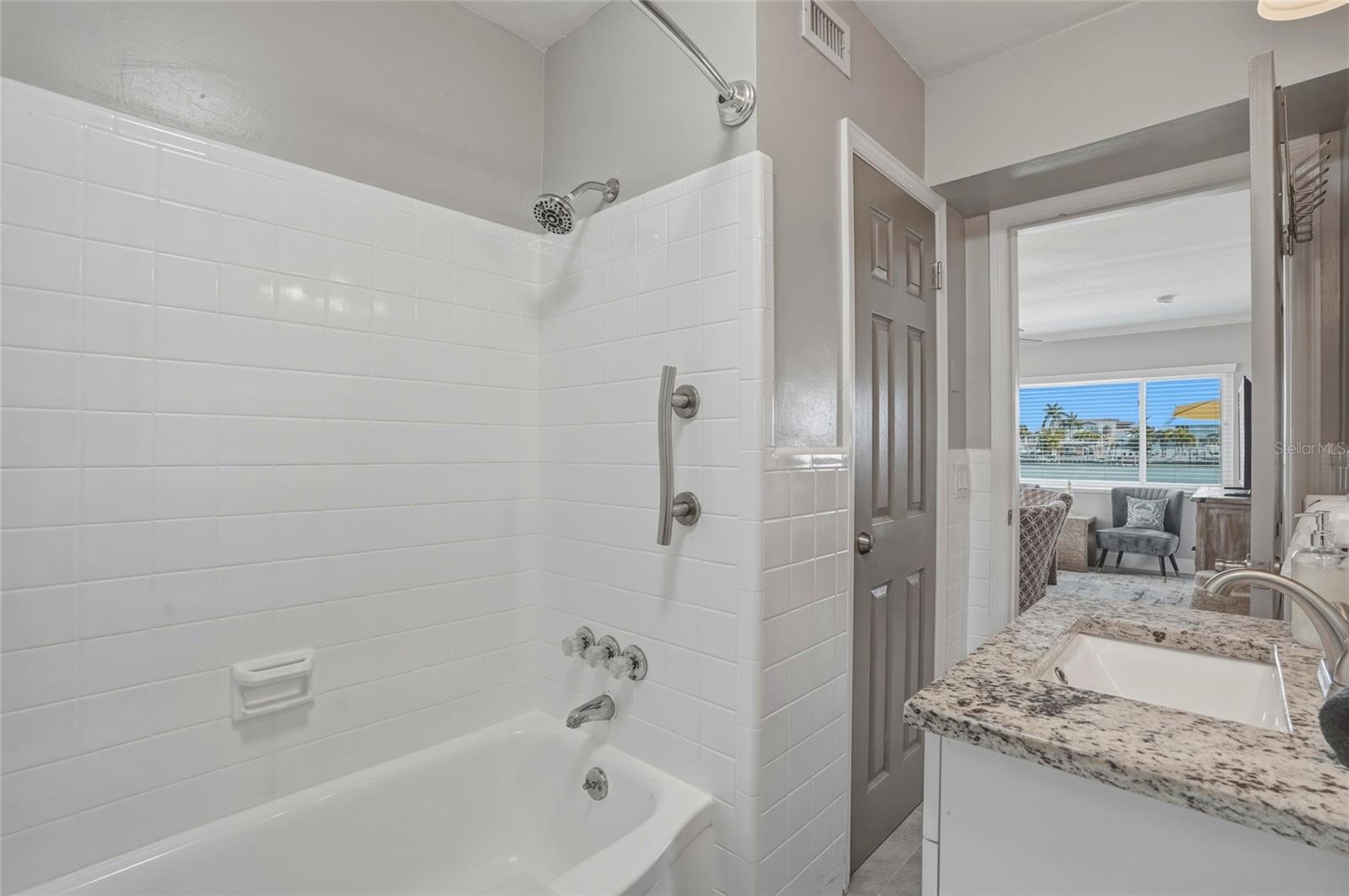 Listing photo id 22 for 2605 Bay Boulevard