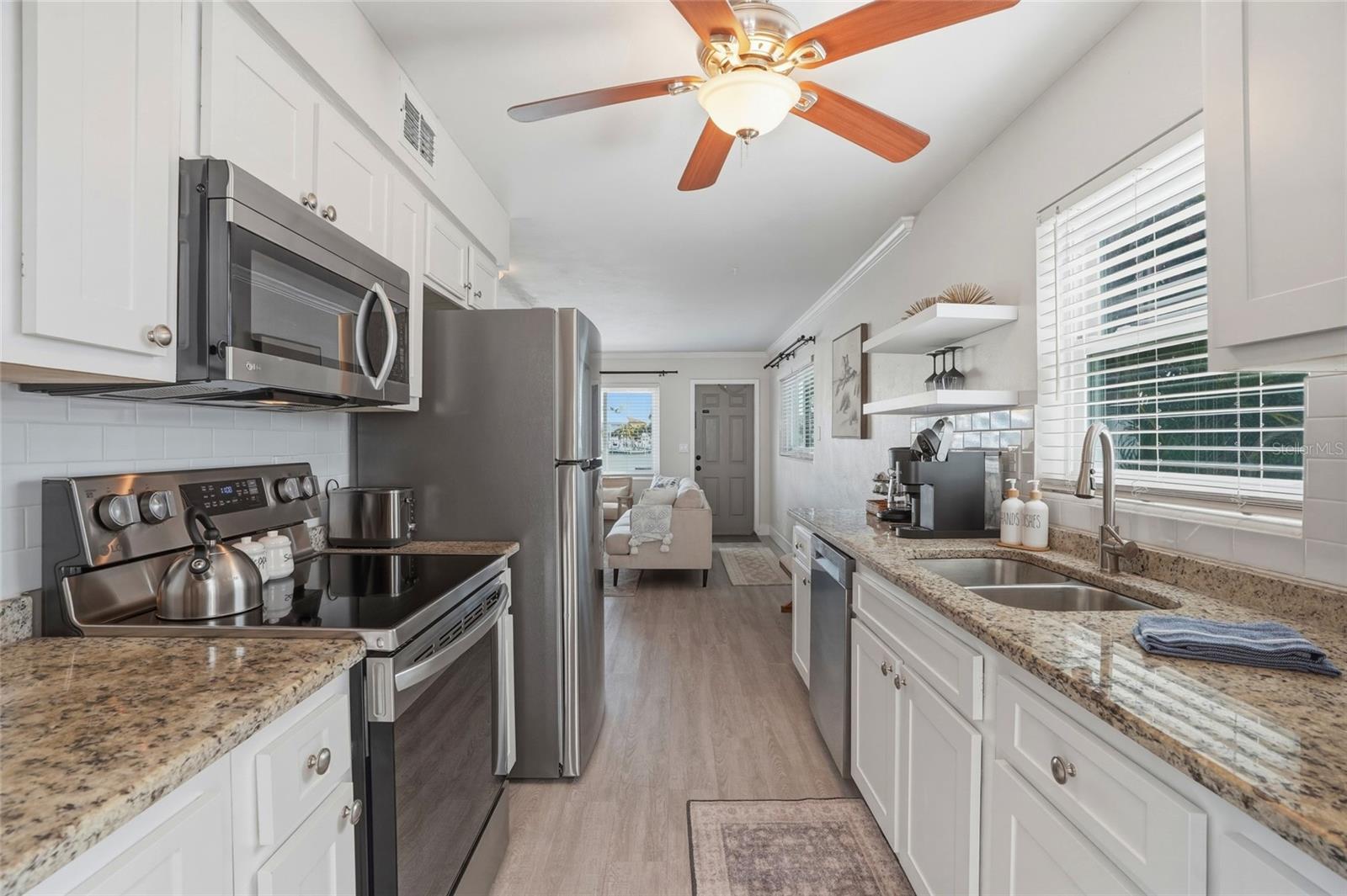 Listing photo id 32 for 2605 Bay Boulevard