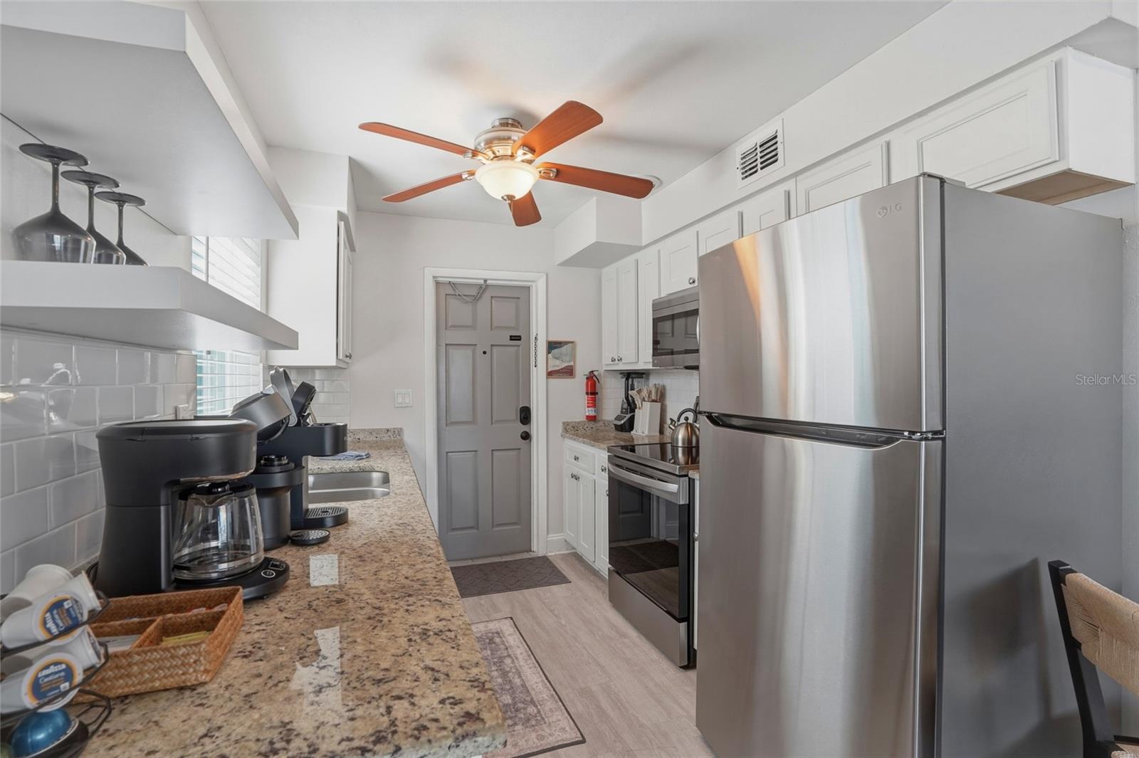 Listing photo id 34 for 2605 Bay Boulevard