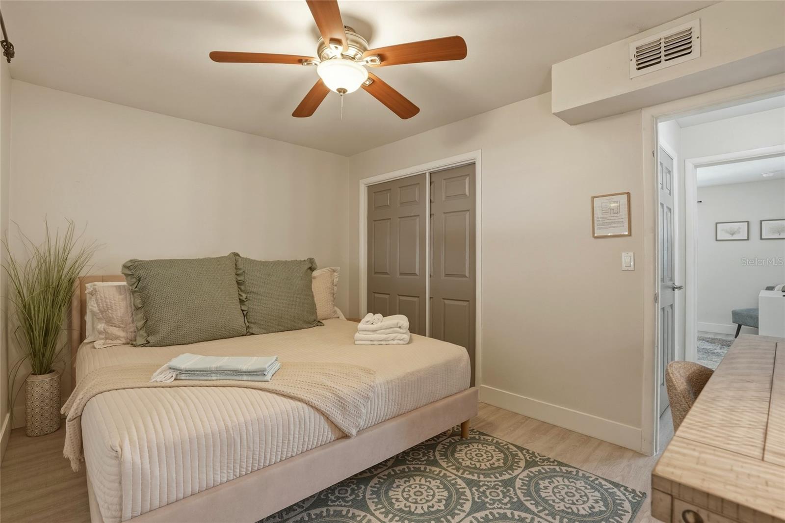 Listing photo id 46 for 2605 Bay Boulevard