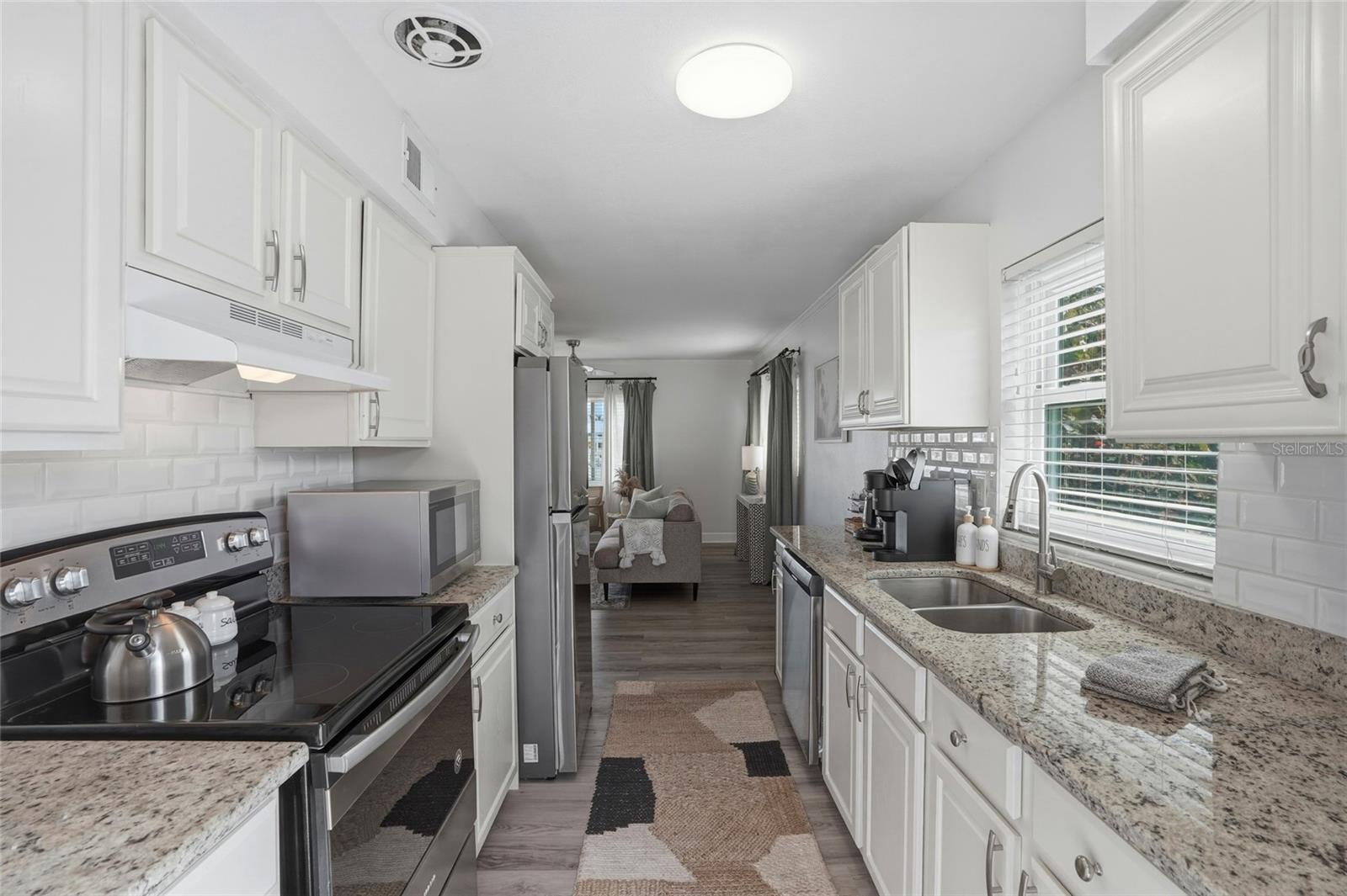 Listing photo id 53 for 2605 Bay Boulevard