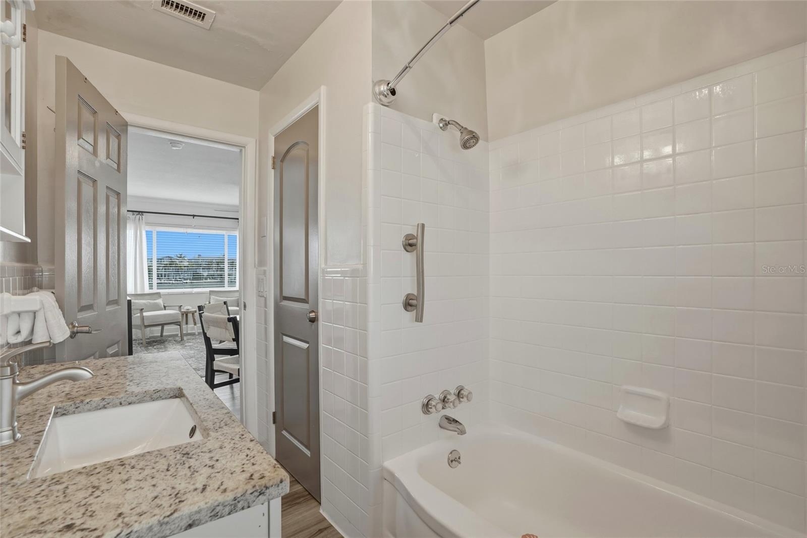 Listing photo id 67 for 2605 Bay Boulevard