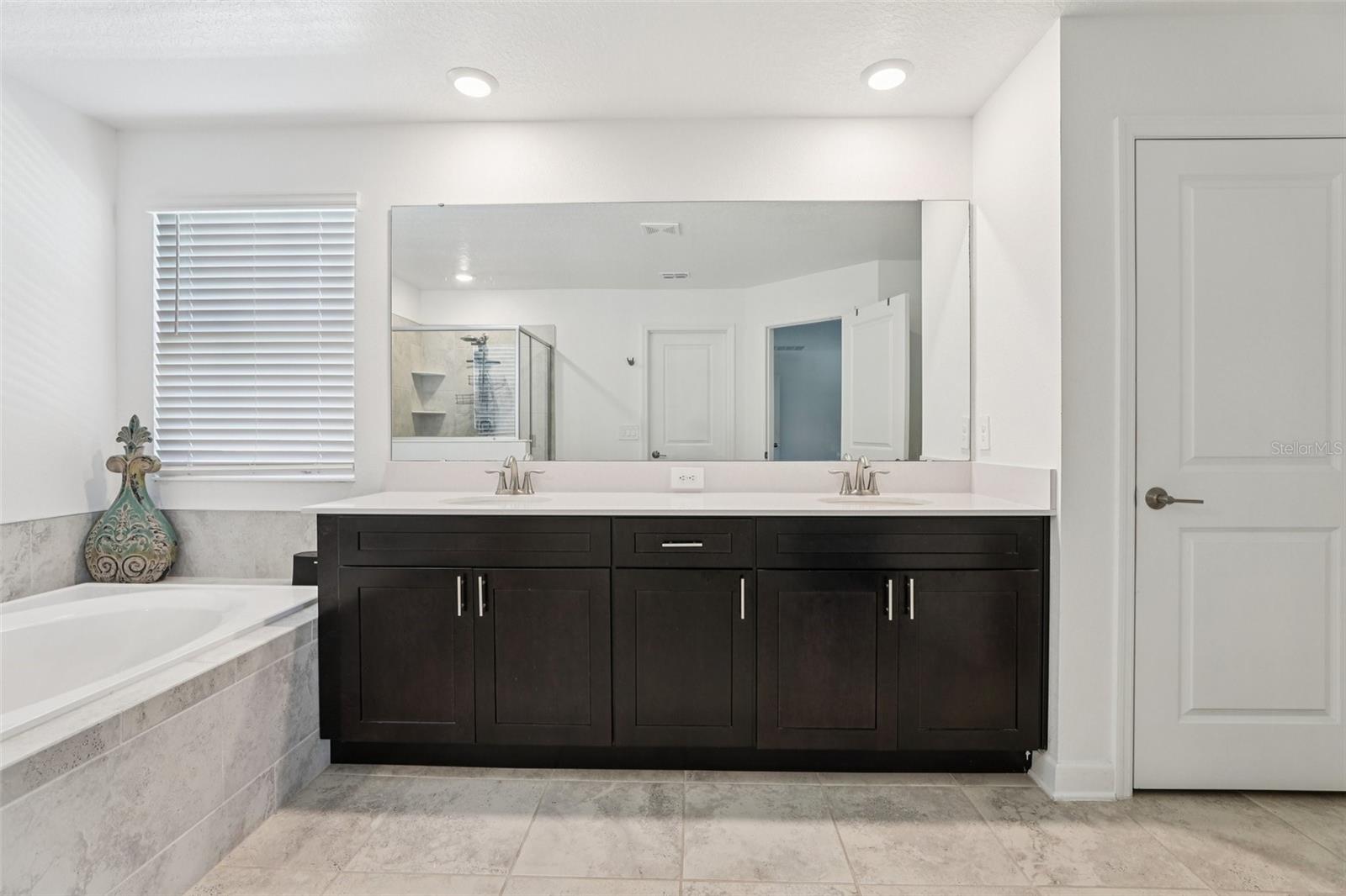 Image 19 of 50 For 2872 Camden Way