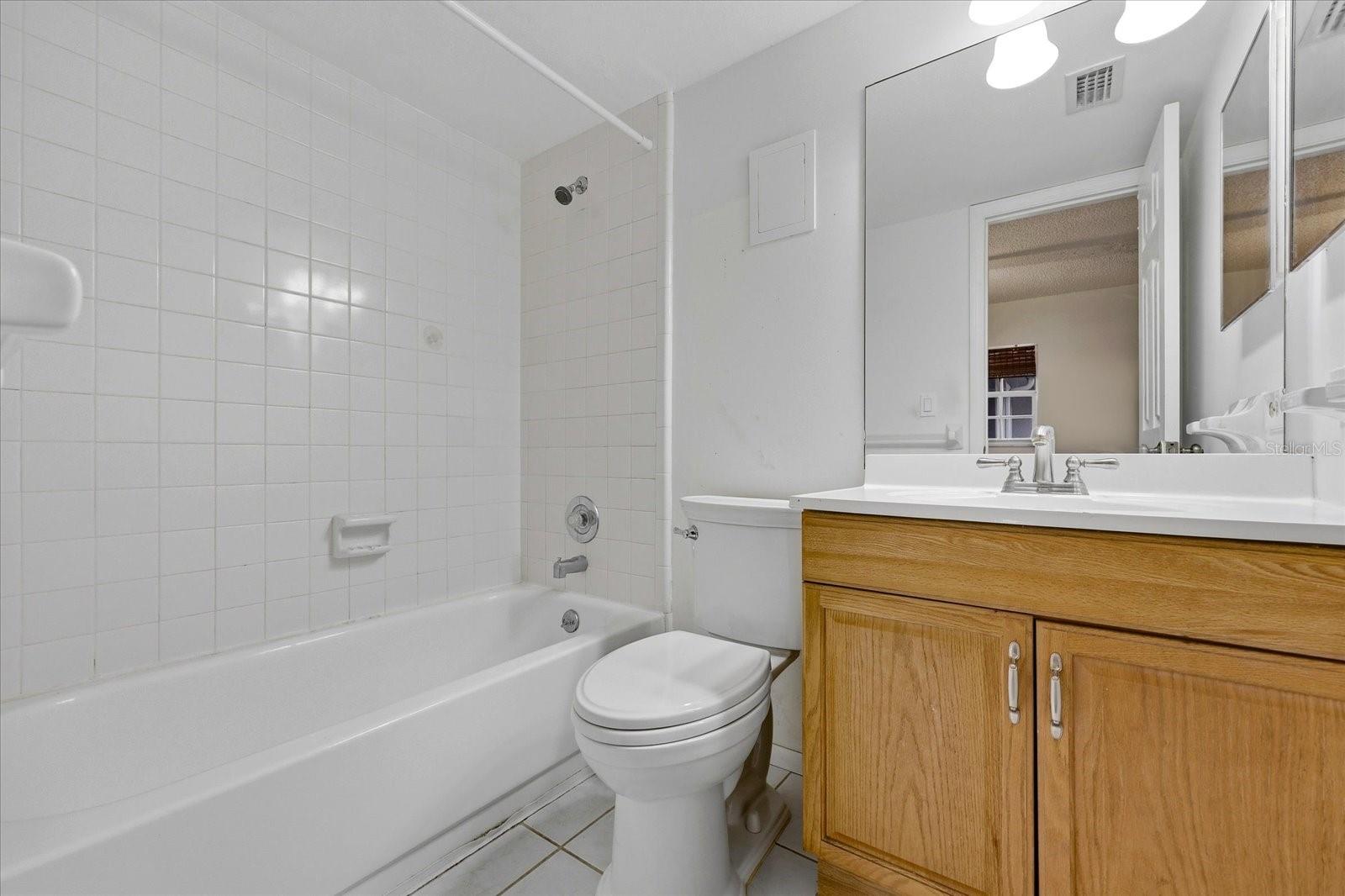 Image 25 of 35 For 380 Bayshore Boulevard 203