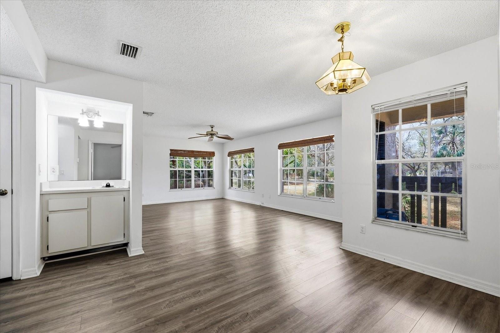 Image 8 of 35 For 380 Bayshore Boulevard 203