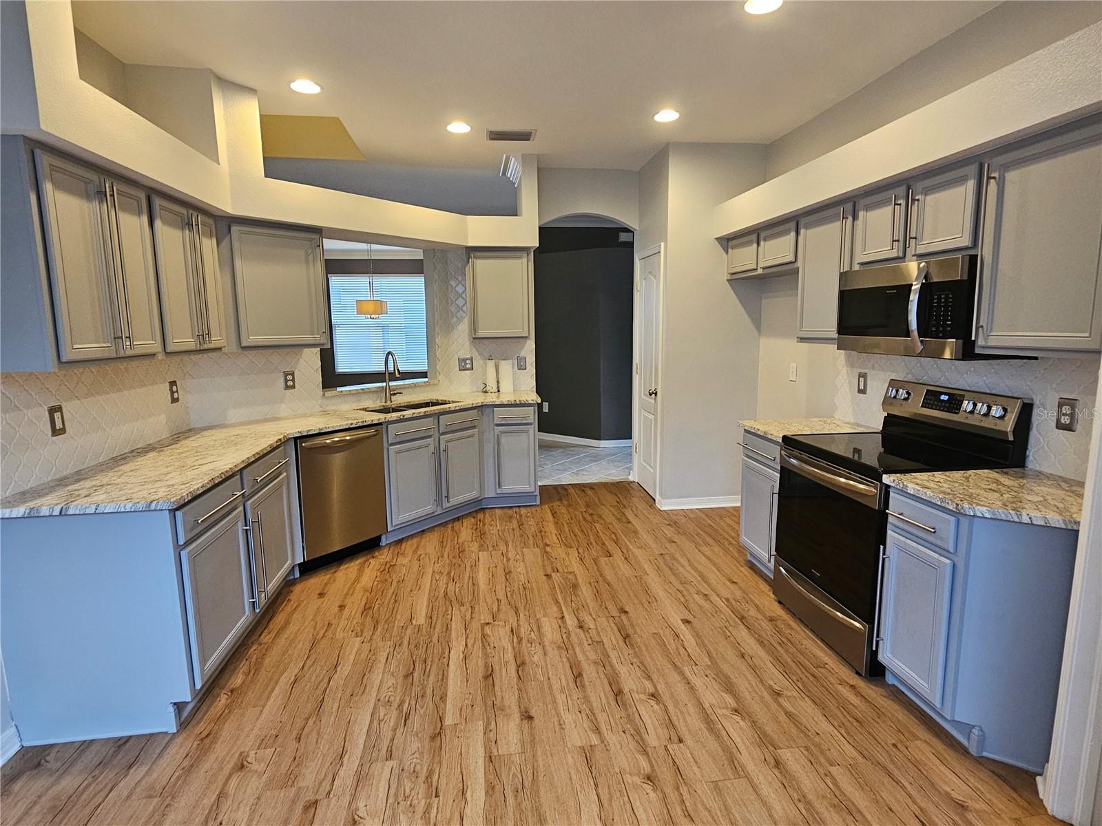 Image 8 of 25 For 15919 Pond Rush Court