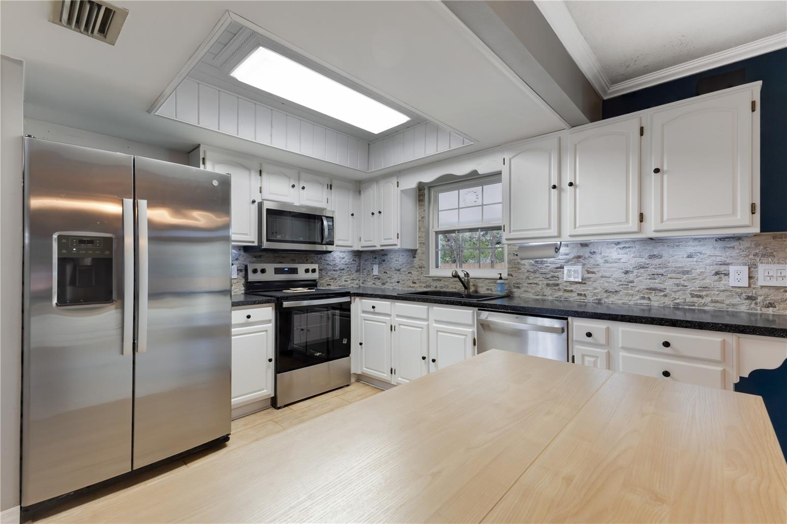 Image 10 of 28 For 6071 Country Club Road