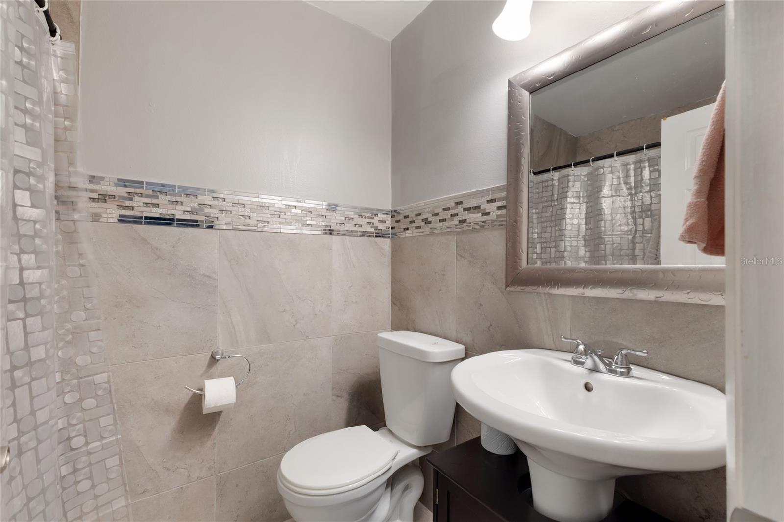 Image 20 of 28 For 6071 Country Club Road