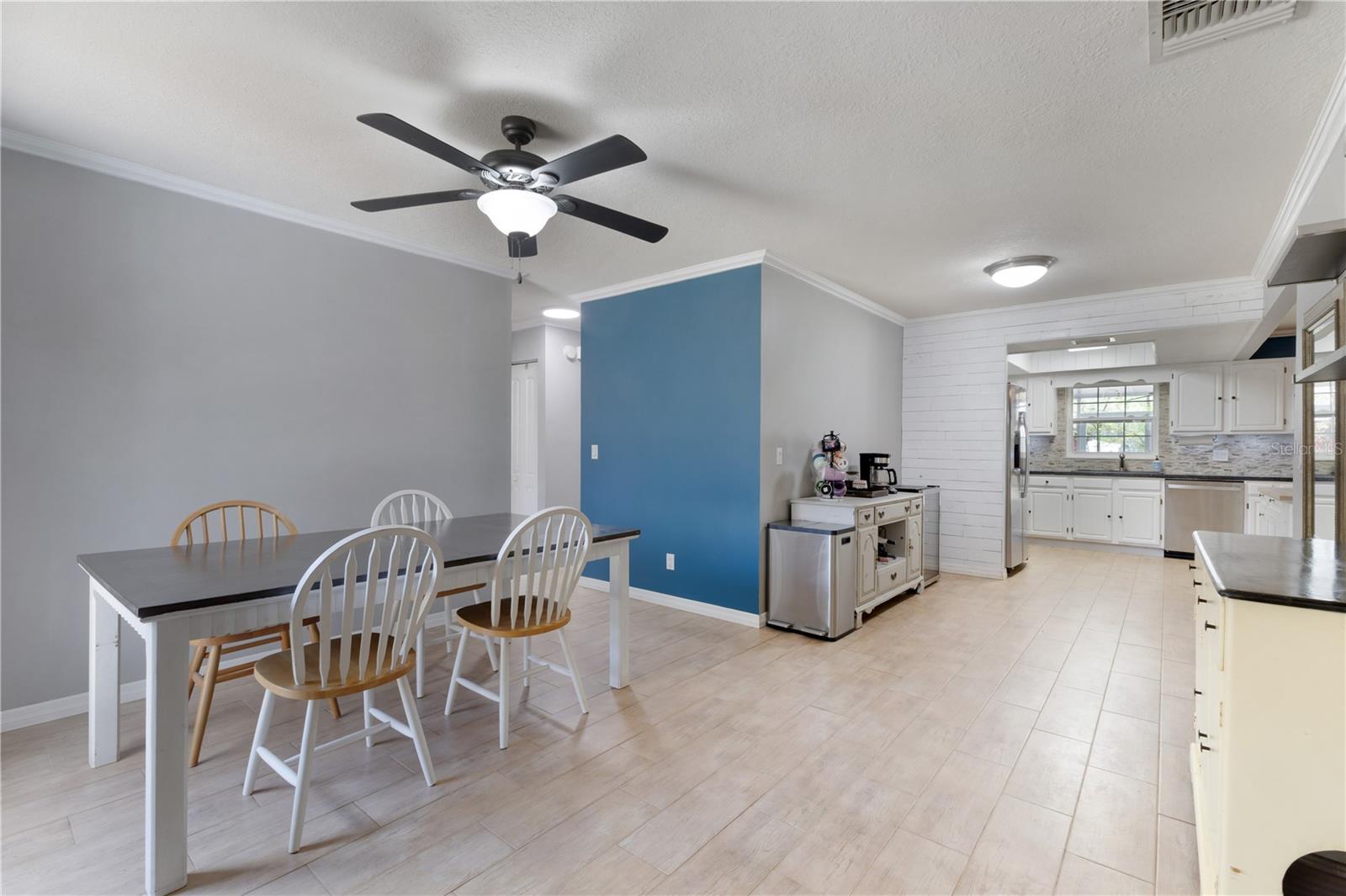 Image 7 of 28 For 6071 Country Club Road