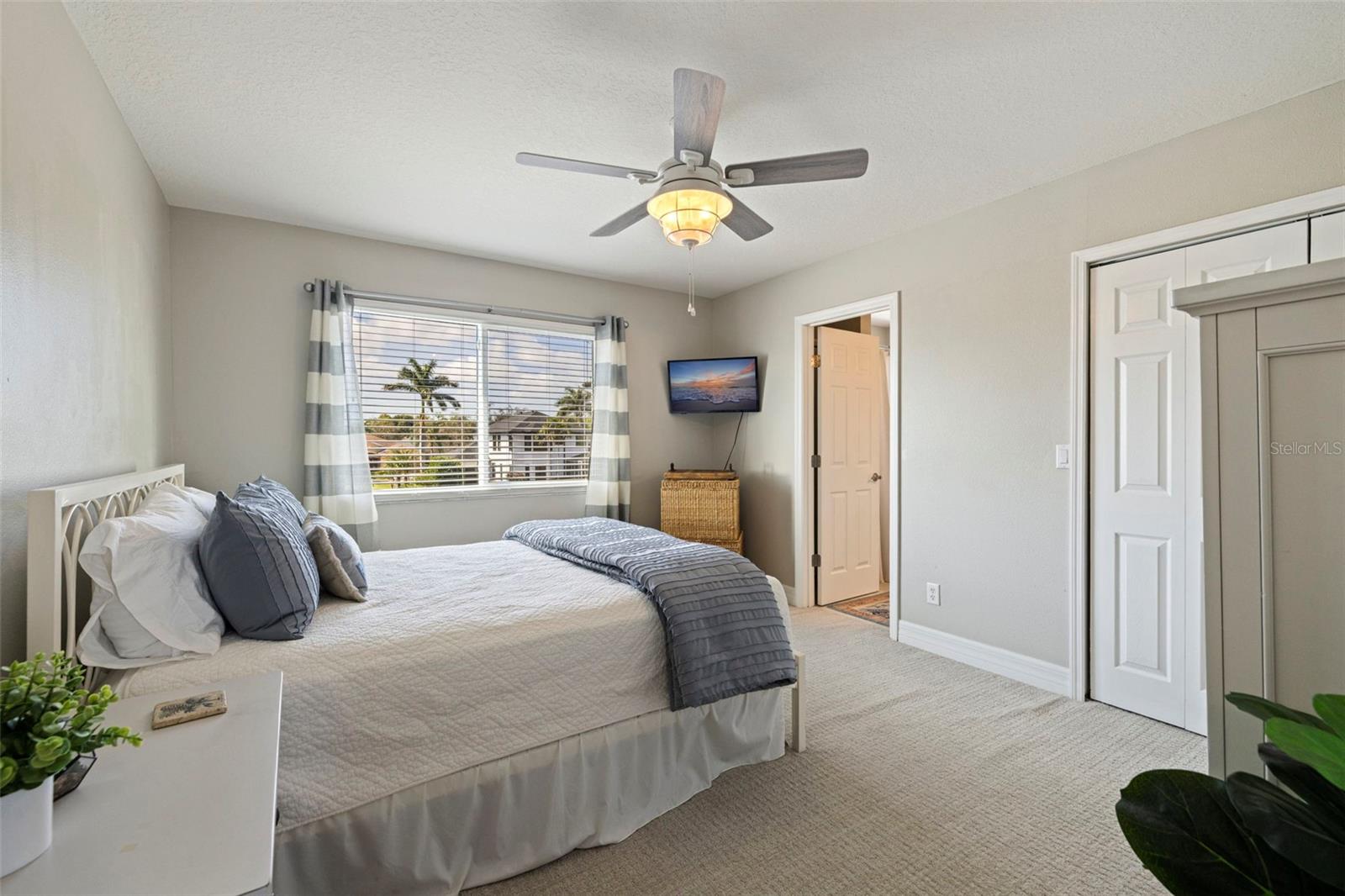 Image 35 of 61 For 3624 5th Avenue Ne