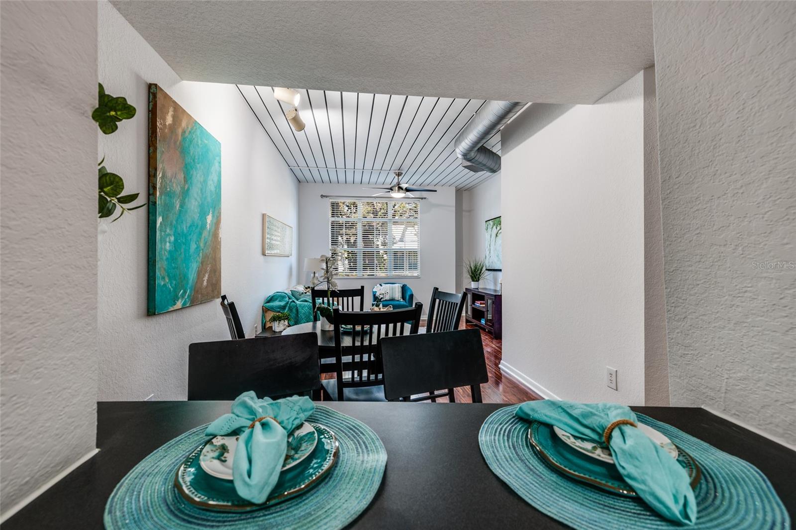 Image 10 of 36 For 2320 Azeele Street 317