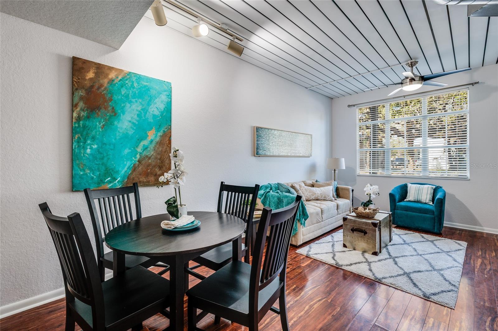 Image 11 of 36 For 2320 Azeele Street 317