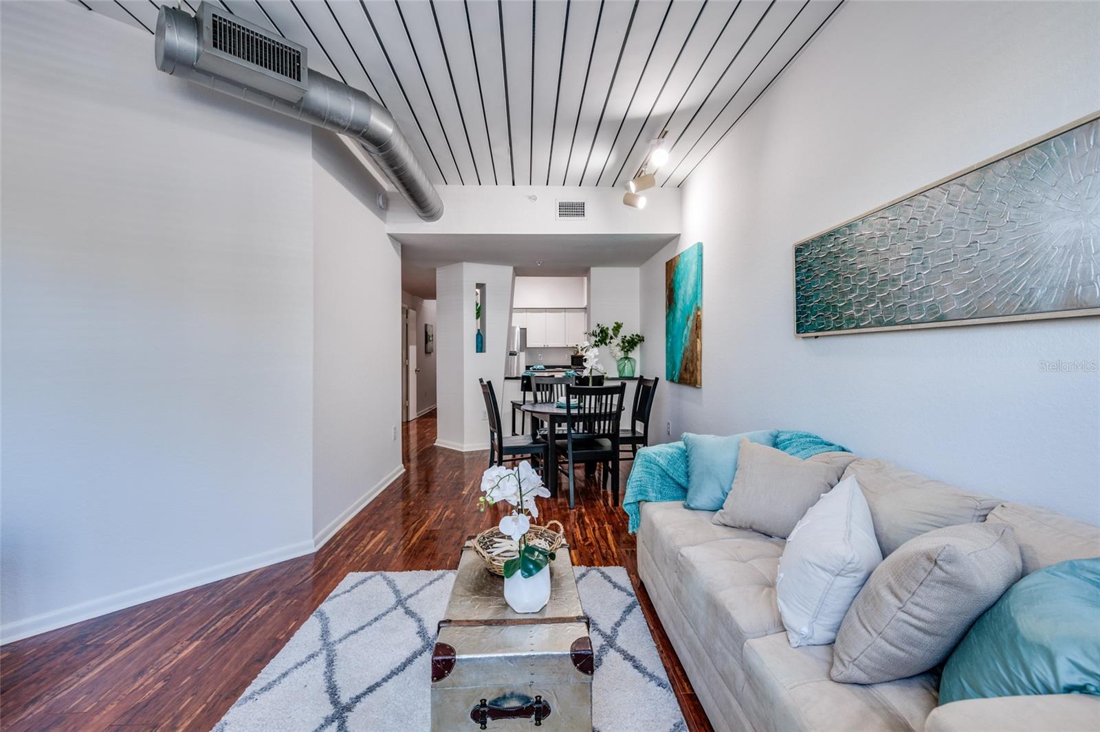 Image 12 of 36 For 2320 Azeele Street 317