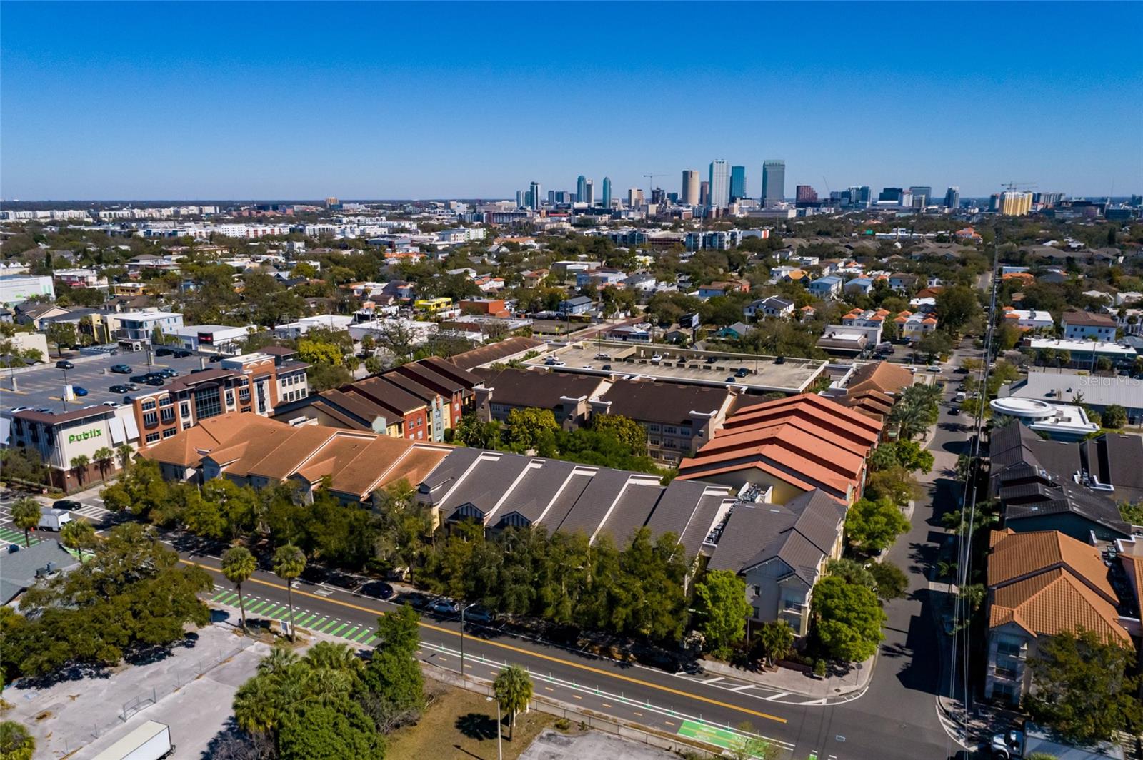 Image 2 of 36 For 2320 Azeele Street 317