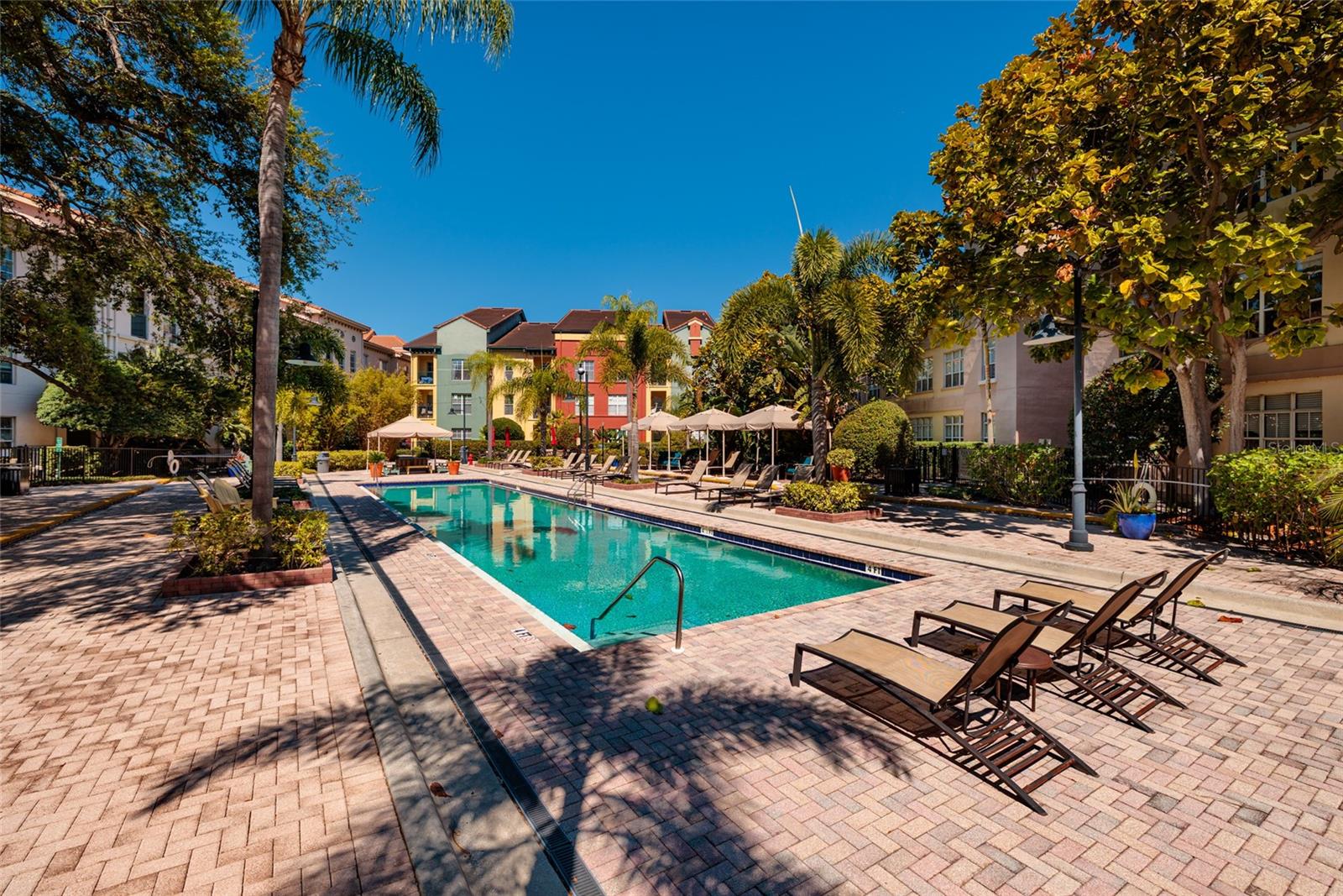 Image 21 of 36 For 2320 Azeele Street 317