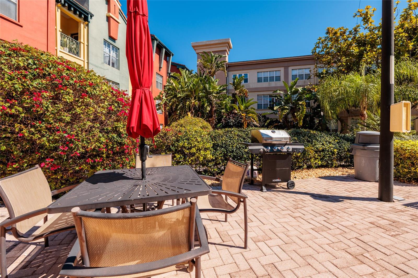 Image 25 of 36 For 2320 Azeele Street 317