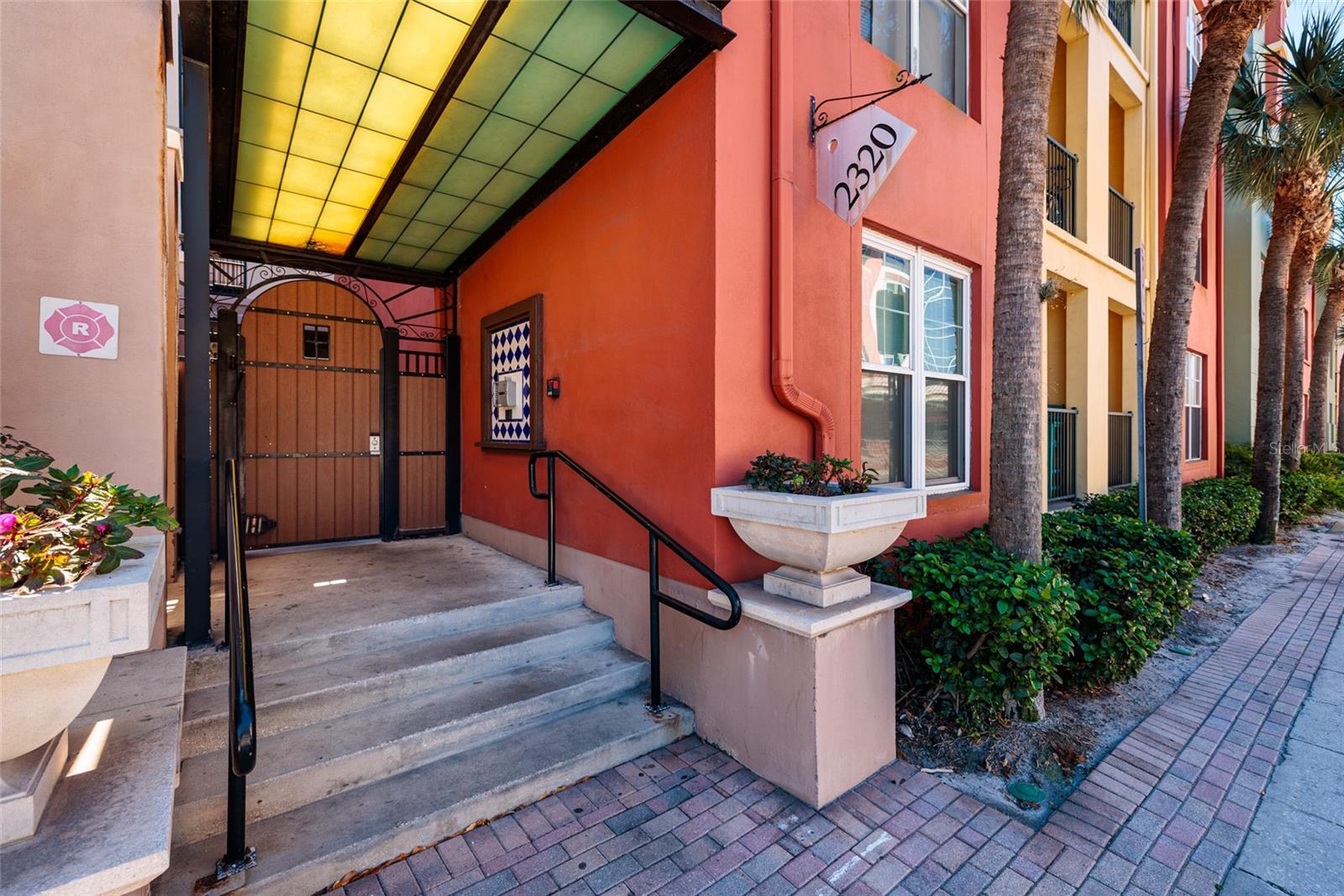 Image 28 of 36 For 2320 Azeele Street 317