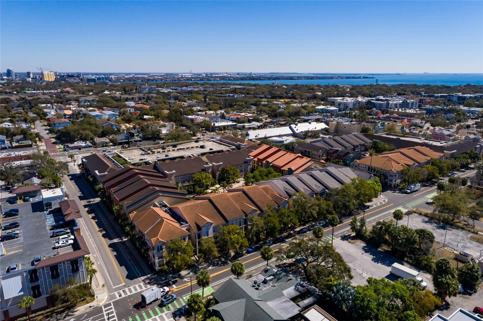 Image 29 of 36 For 2320 Azeele Street 317