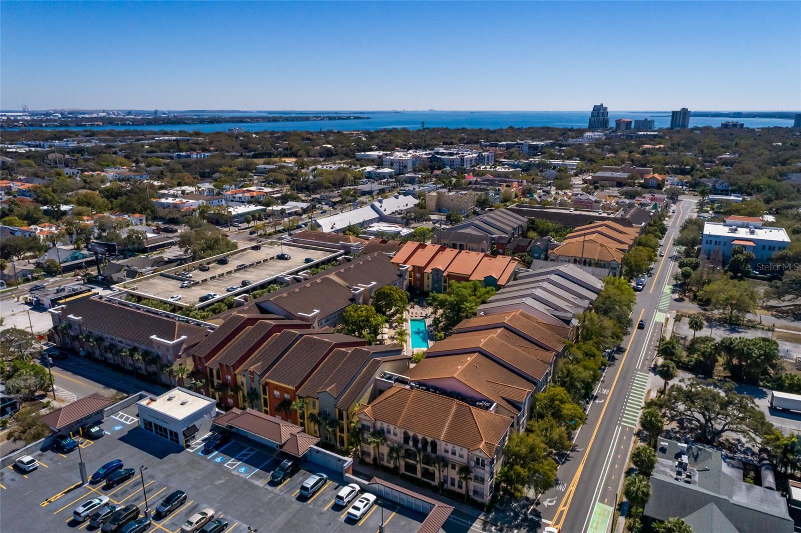 Image 3 of 36 For 2320 Azeele Street 317